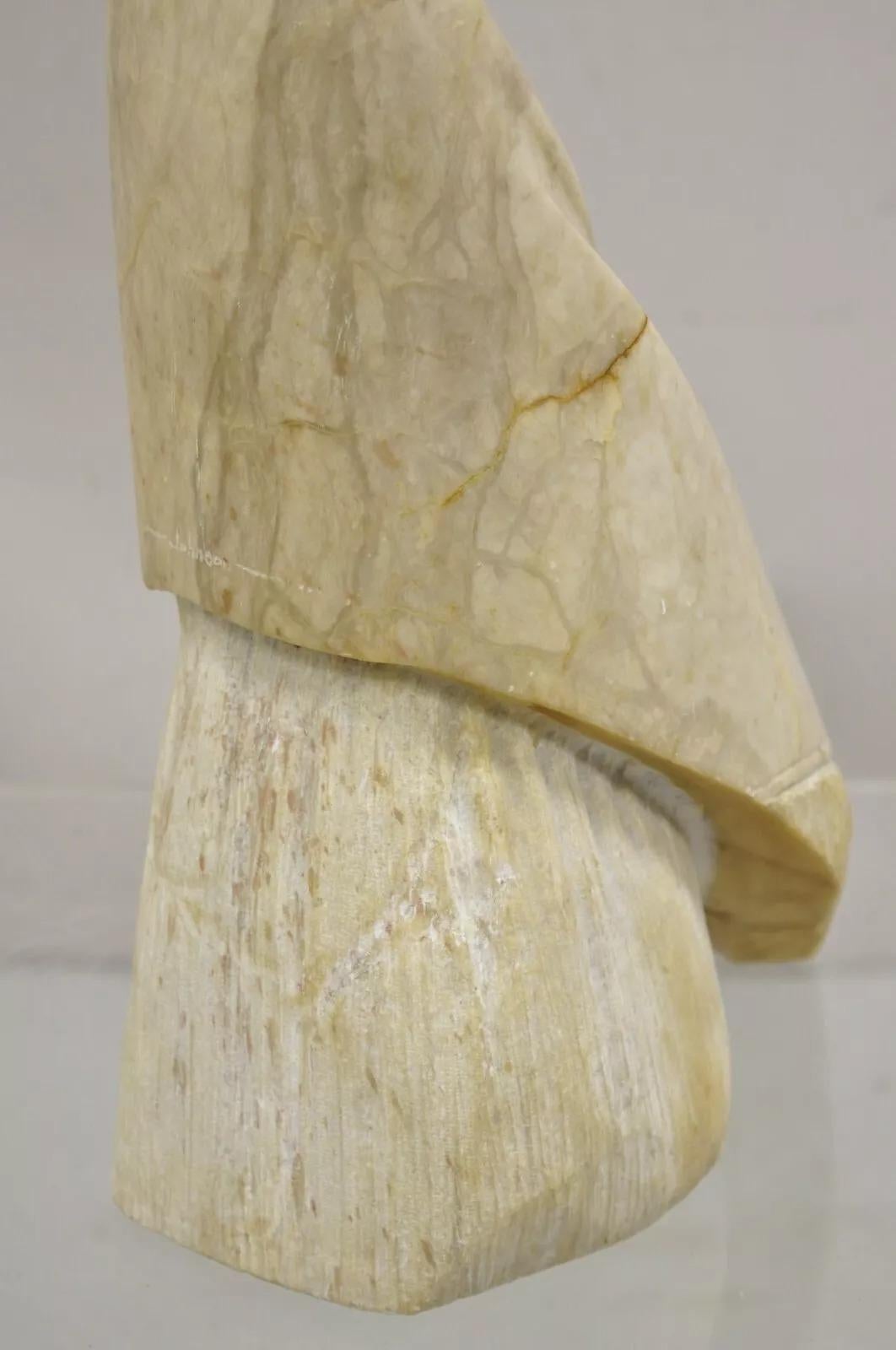 Sculpture Navajo américaine en albâtre sculpté de Gregory Johnson en vente 5