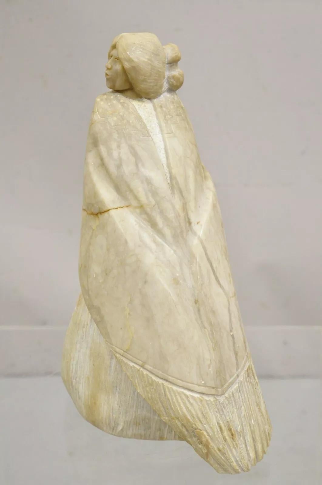 Geschnitzte amerikanische indische Navajo-Skulptur aus Alabaster von Gregory Johnson, Vintage (Primitiv) im Angebot