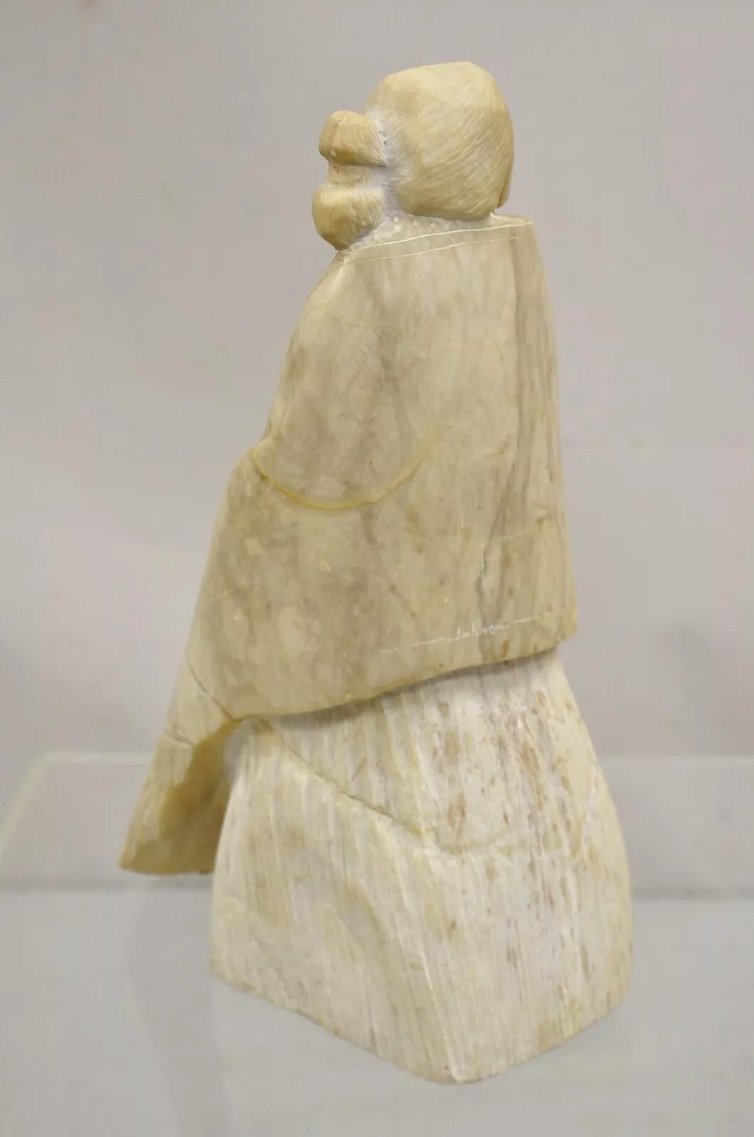 Sculpture Navajo américaine en albâtre sculpté de Gregory Johnson en vente 3