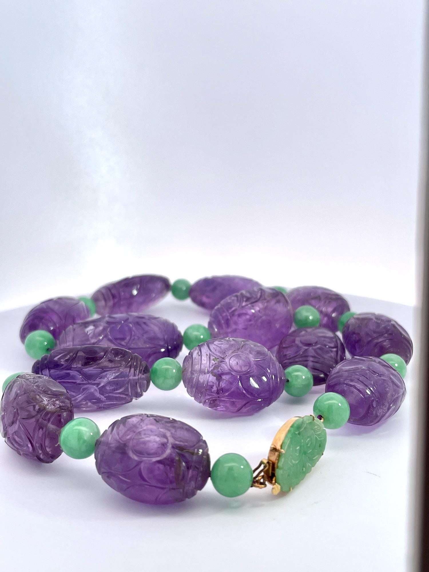Round Cut Vintage Carved Amethyst Jade Necklace 14K For Sale