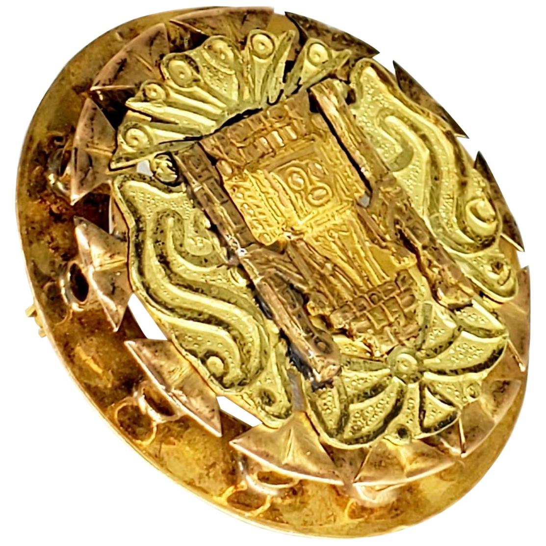 Vintage Carved Aztec Mayan Yellow and Green Gold Brooch Pin 18 Karat Gold For Sale
