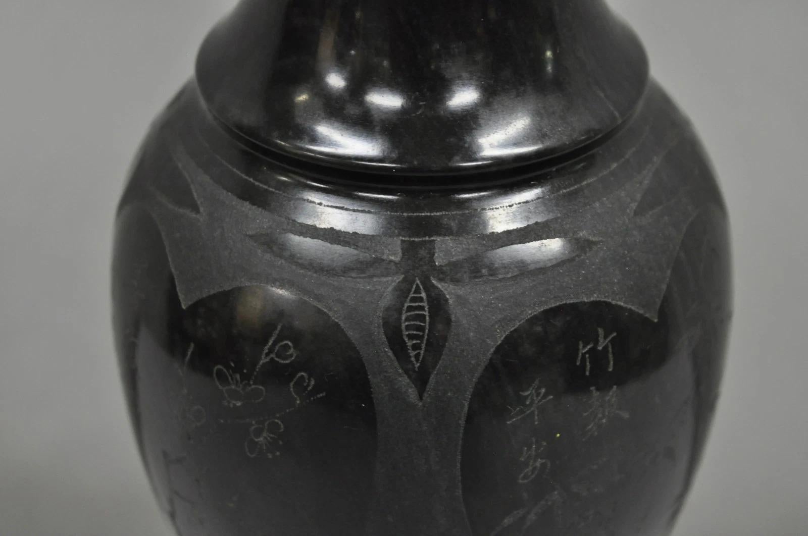 20ième siècle Vintage Marbre Noir Sculpté Petite Urne Orientale Lampe de Table Chinoiserie en vente