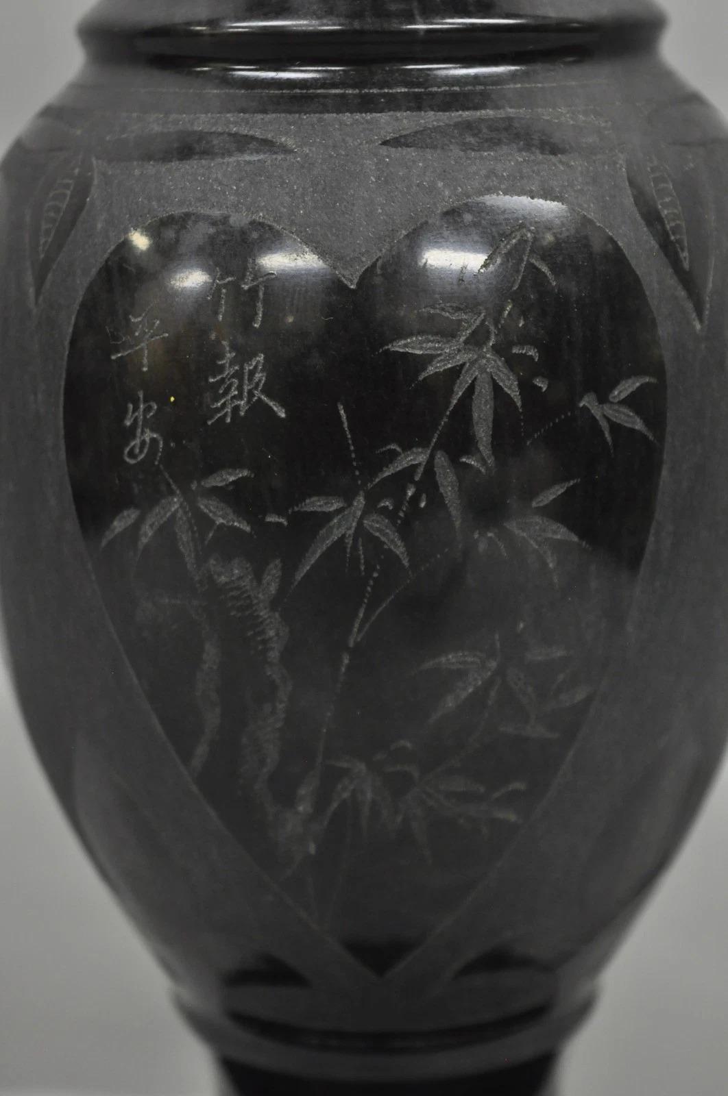 Vintage Marbre Noir Sculpté Petite Urne Orientale Lampe de Table Chinoiserie en vente 1