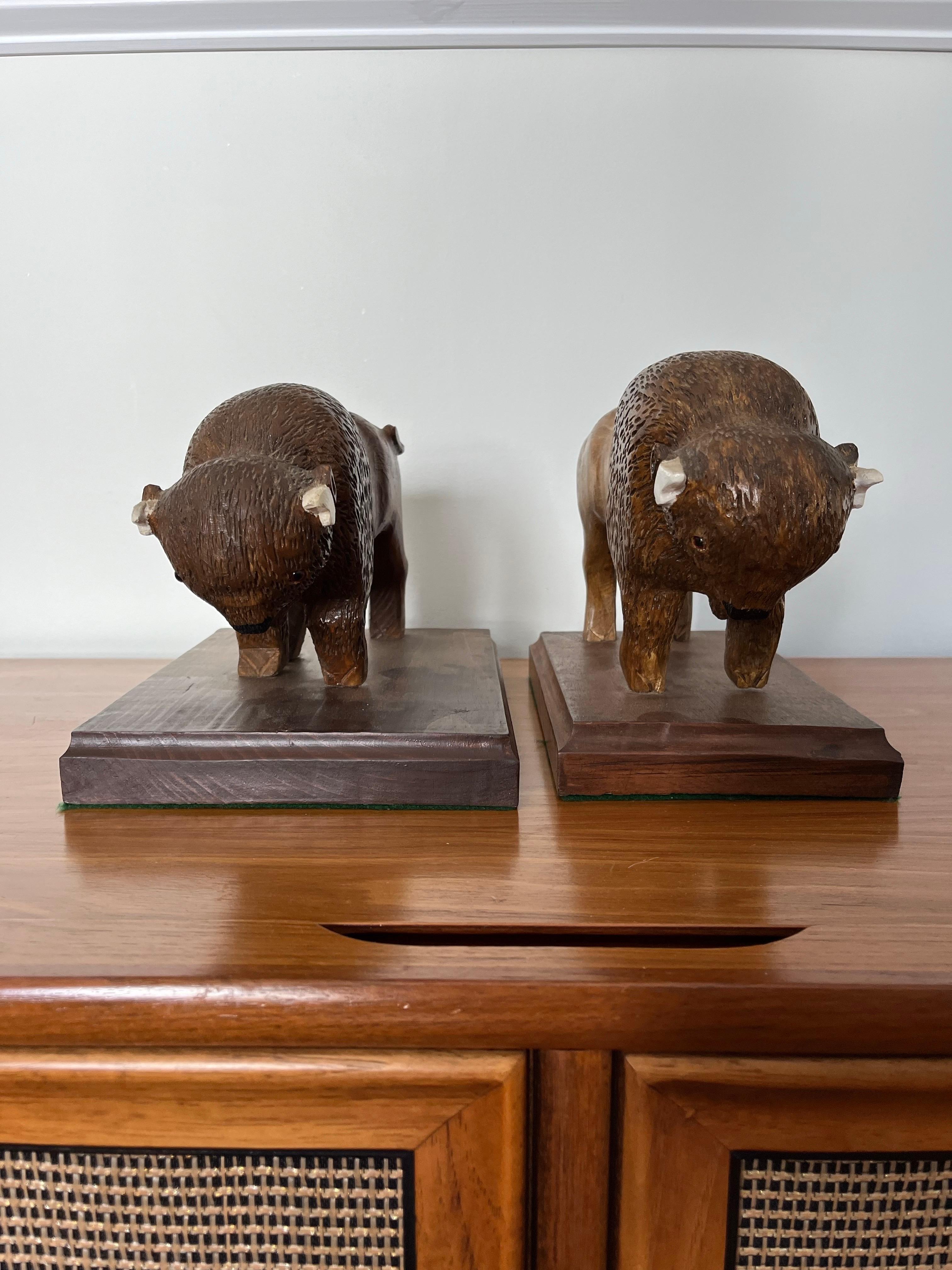 Mid-Century moderno Scultura d'epoca intagliata di bufalo o bisonte S.L. Mitchell in vendita