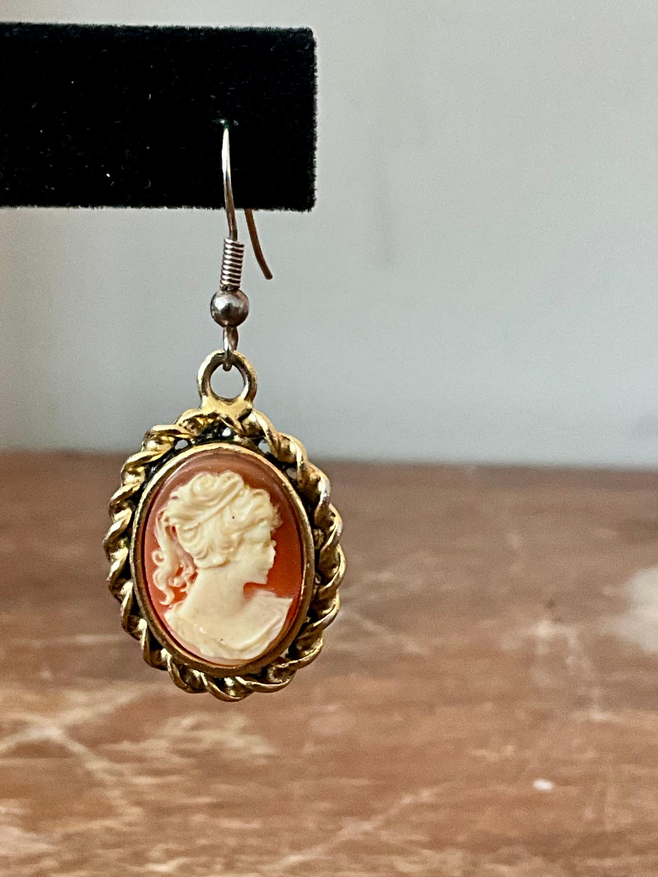 Vintage geschnitzt Kamee Tropfen Ohrringe im Angebot 4