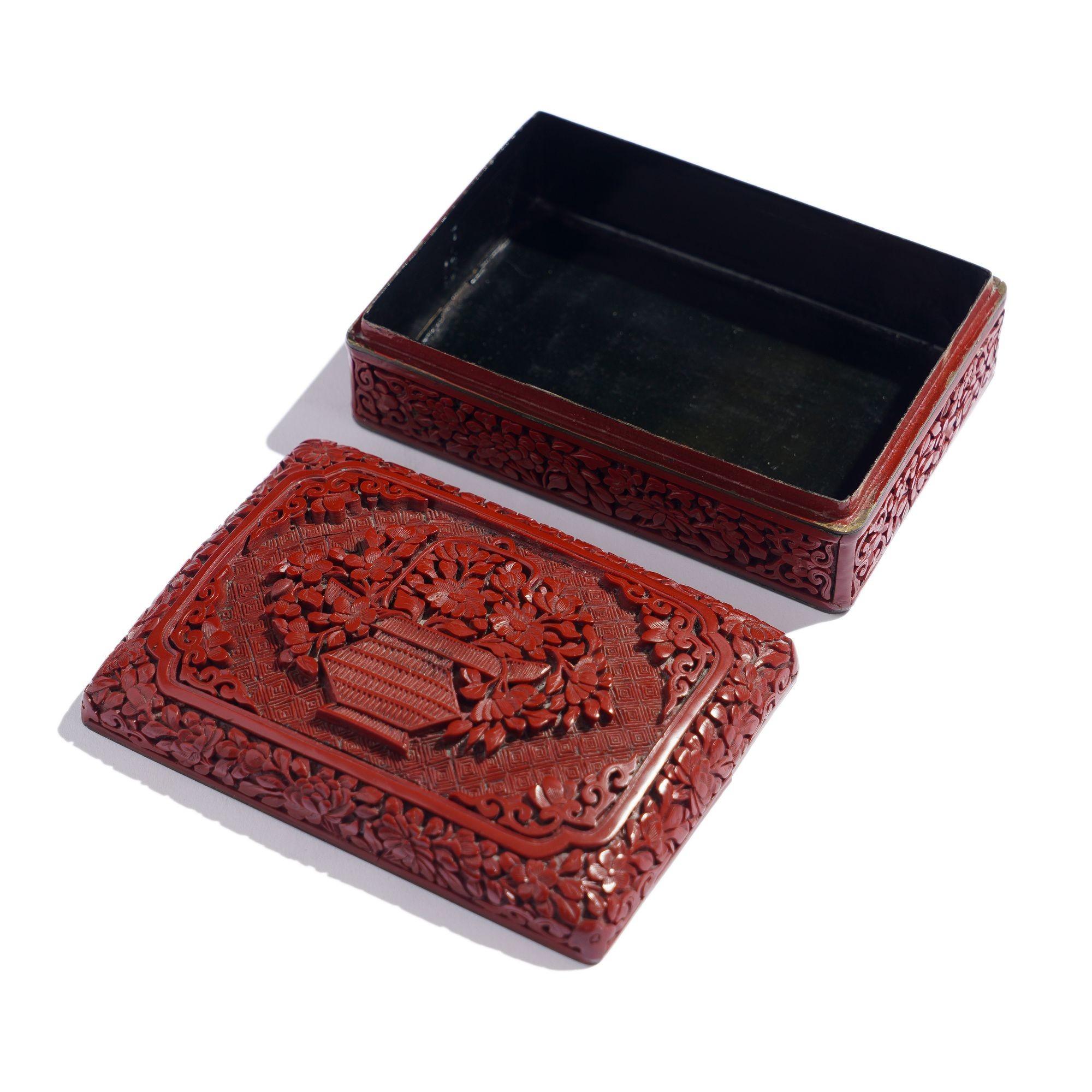Vintage carved Chinese cinnabar box For Sale 1