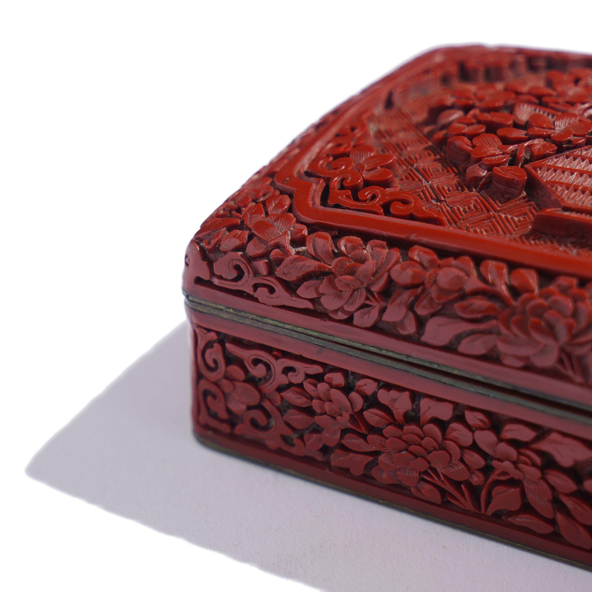 Vintage carved Chinese cinnabar box For Sale 2