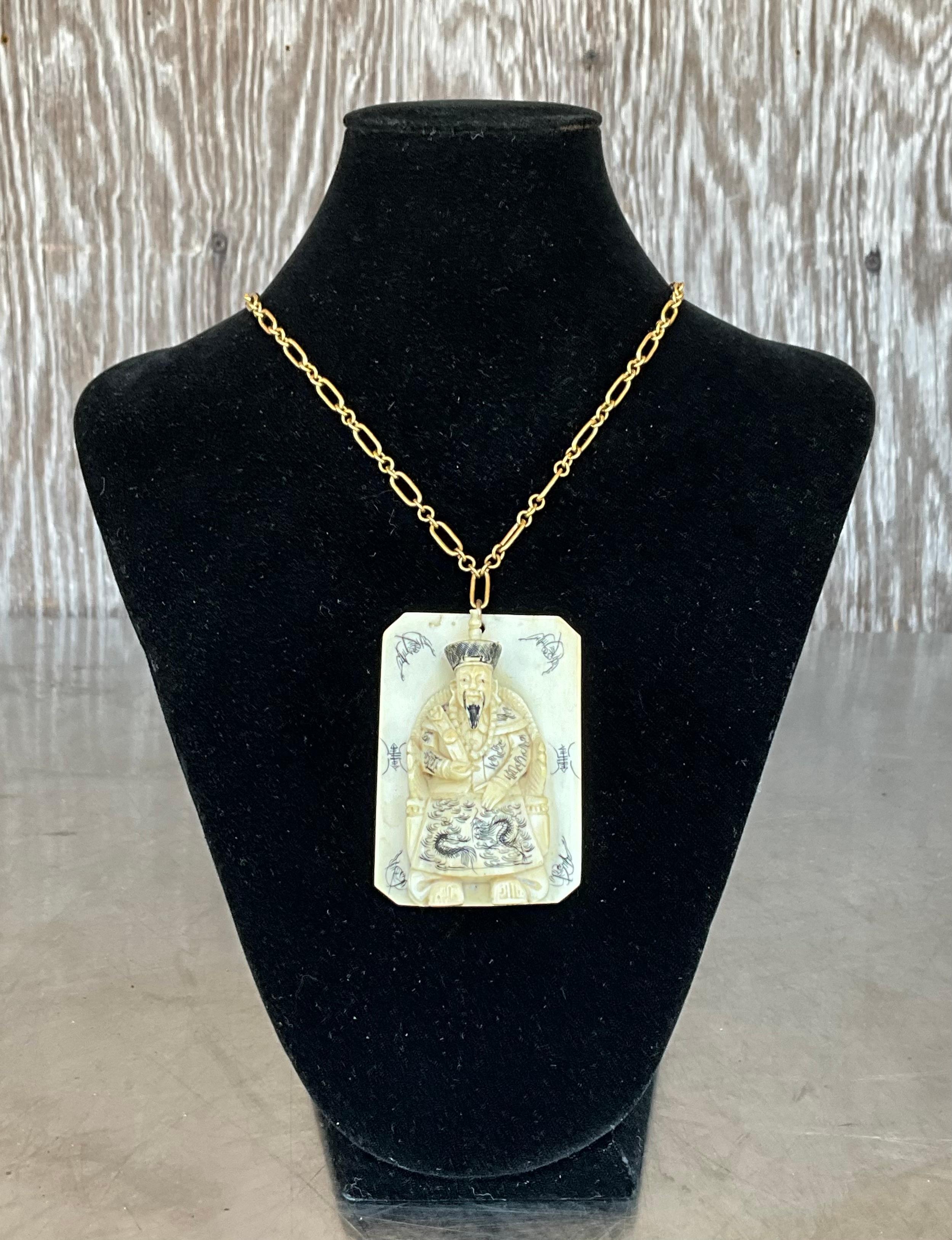Geschnitzte chinesische elfenbeinfarbene Emperor 14kt Goldkette, Vintage für Damen oder Herren im Angebot