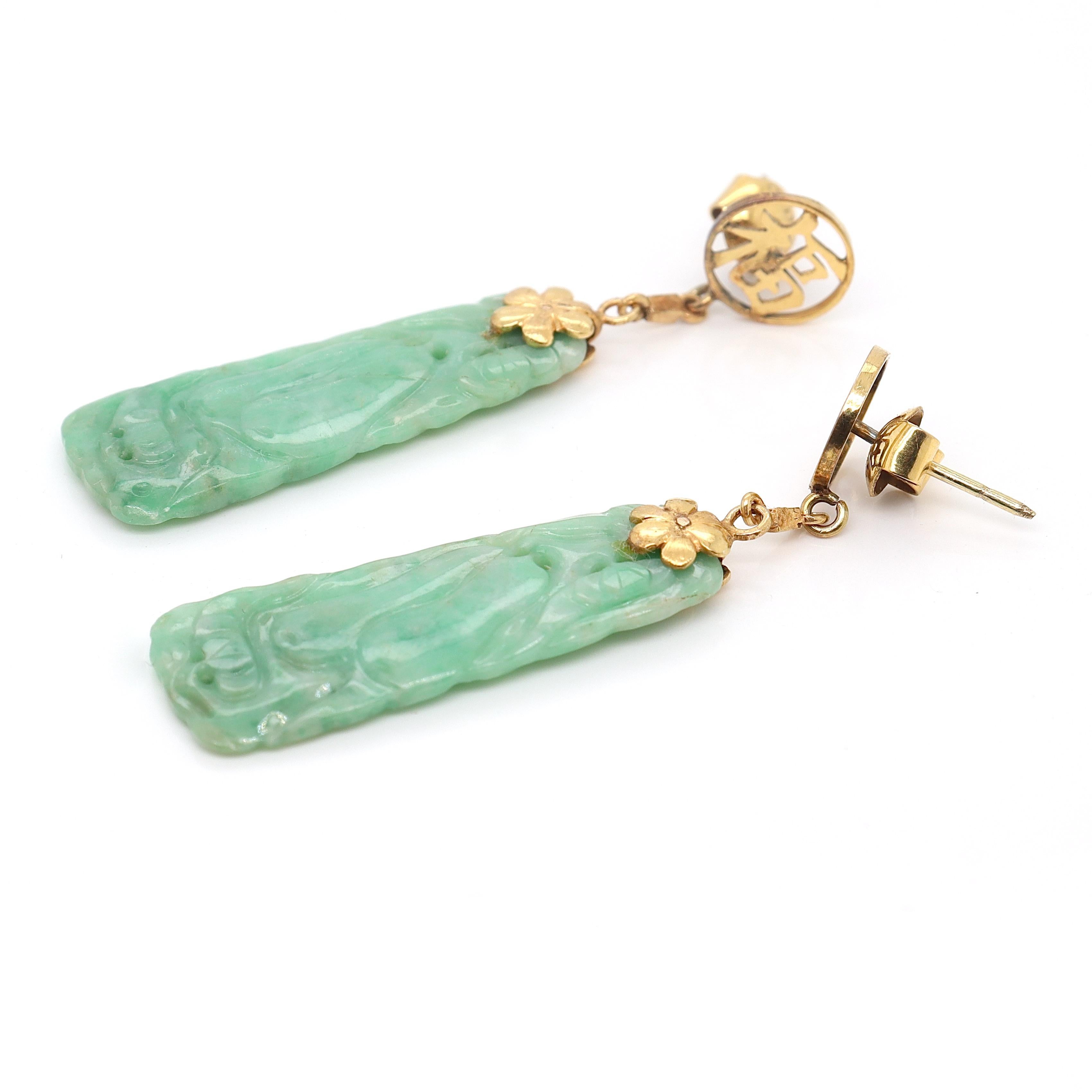 Vintage Carved Chinese Jade & 14K Gold Dangle Earrings In Good Condition For Sale In Philadelphia, PA