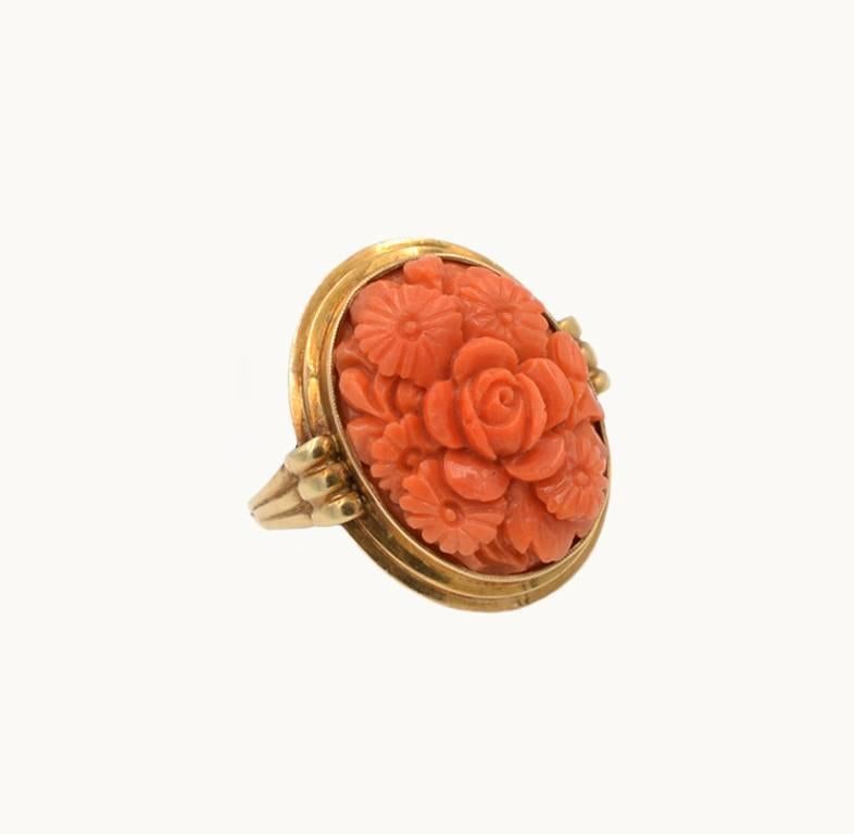 Vintage Carved Coral and 14 Karat Gold Ring In Excellent Condition For Sale In Los Angeles, CA