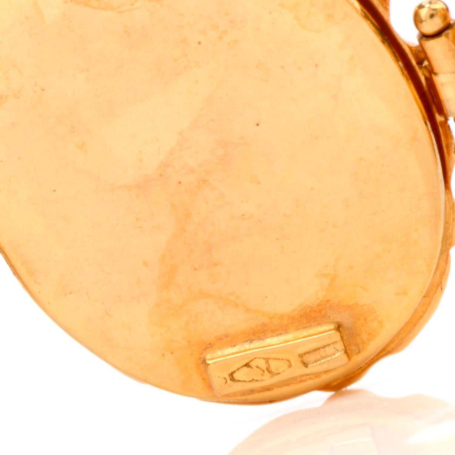 Vintage Carved Coral Cameo 18 Karat Gold Link Bracelet In Excellent Condition For Sale In Miami, FL
