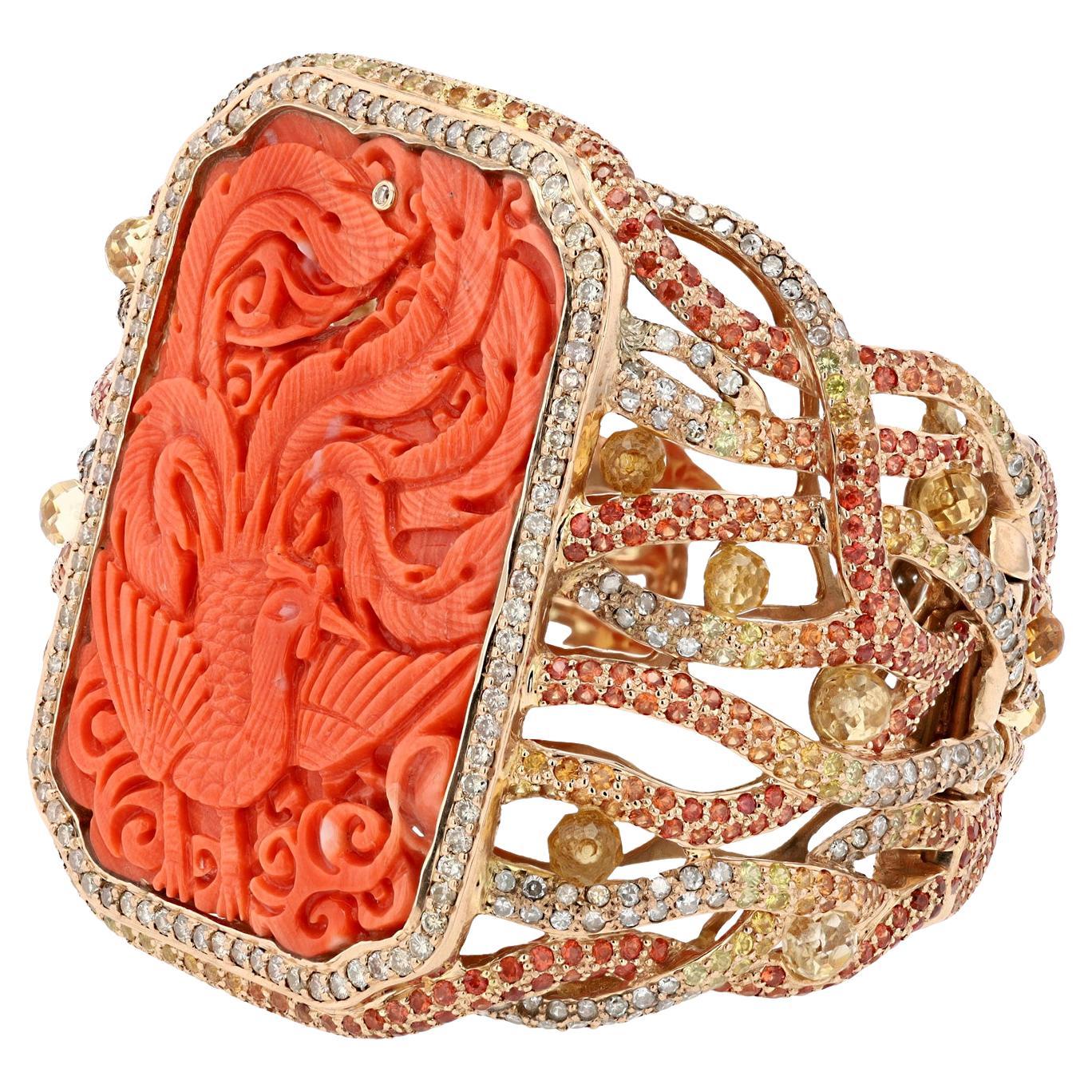 Brazalete de oro de 18 quilates con coral tallado, fénix y zafiro de gran tamaño en venta