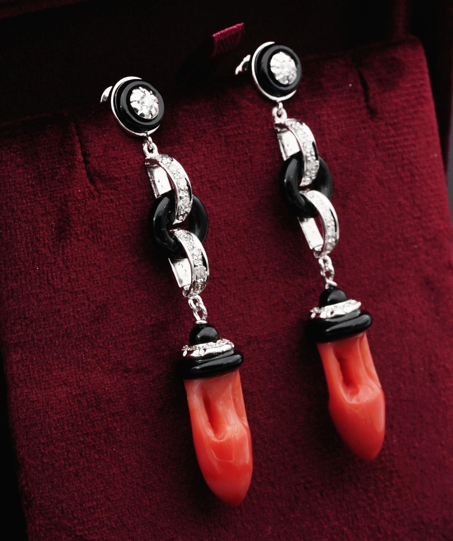 Vintage Carved Coral Urns Black Onyx Diamond Ear Drops In Good Condition In Napoli, IT