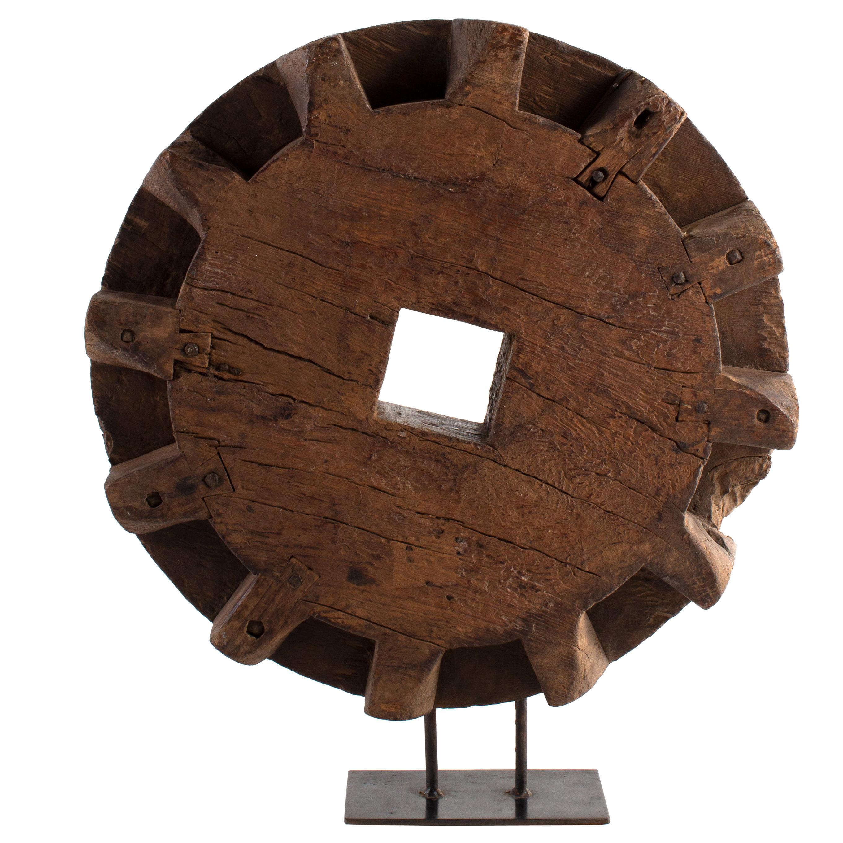 Vintage geschnitzt dekorative Holz-Element auf schwarzem Stahl Basis