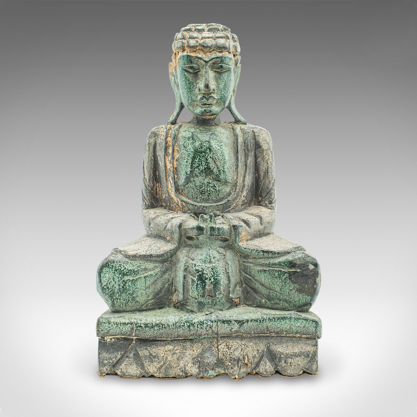 Si tratta di una divinità intagliata d'epoca. Figura di Buddha orientale in pino bronzato, risalente al periodo Art Deco, circa 1930.

Con una finitura distintiva e una piacevole sensazione tattile.
Presenta un aspetto desiderabile e leggermente