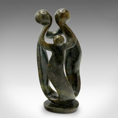 Estatua familiar tallada vintage, tribal, piedra dura, ornamento decorativo, circa 1960