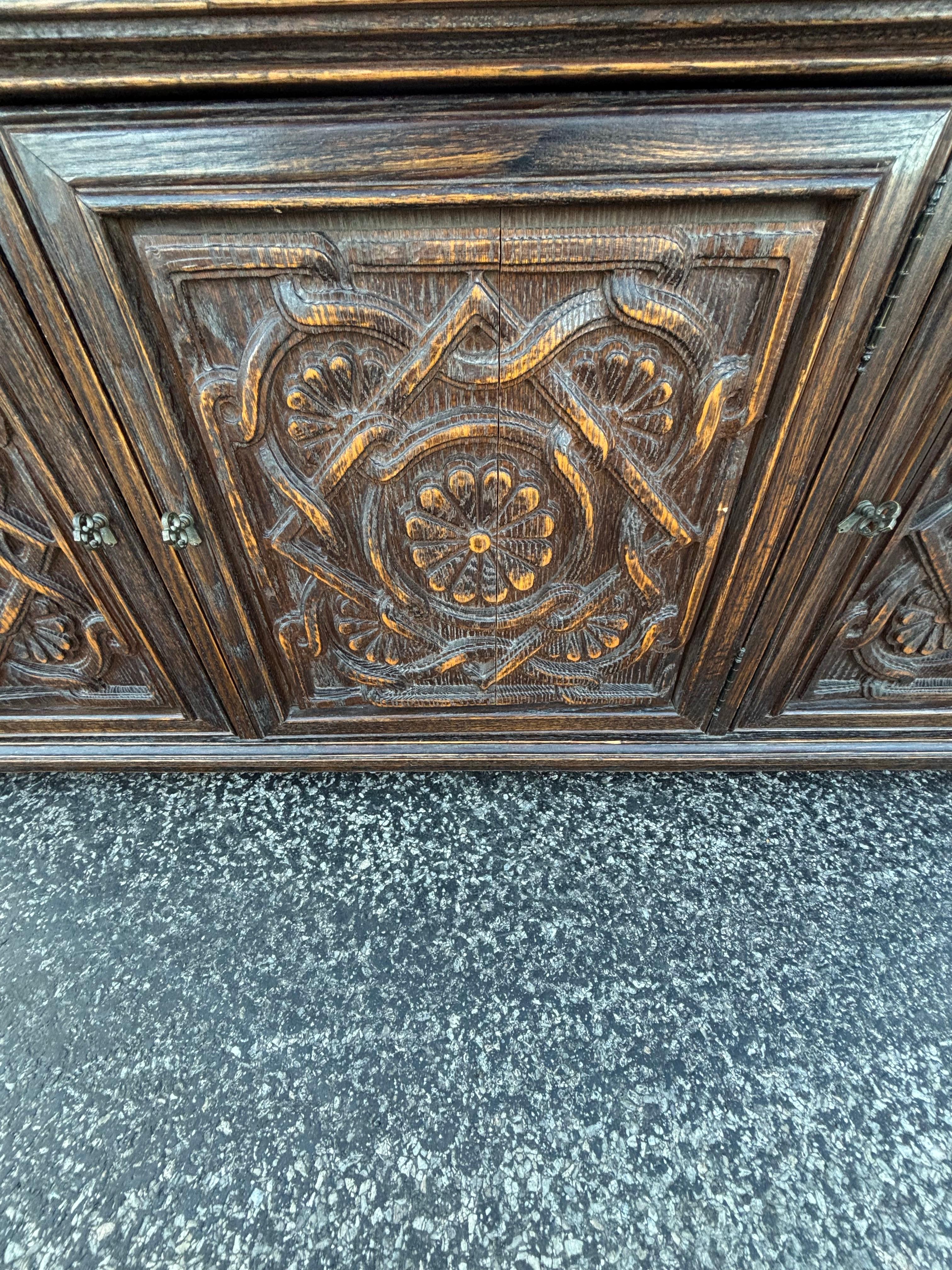 Crédence Jamestown Lounge Company vintage sculptée à motifs floraux en vente 6