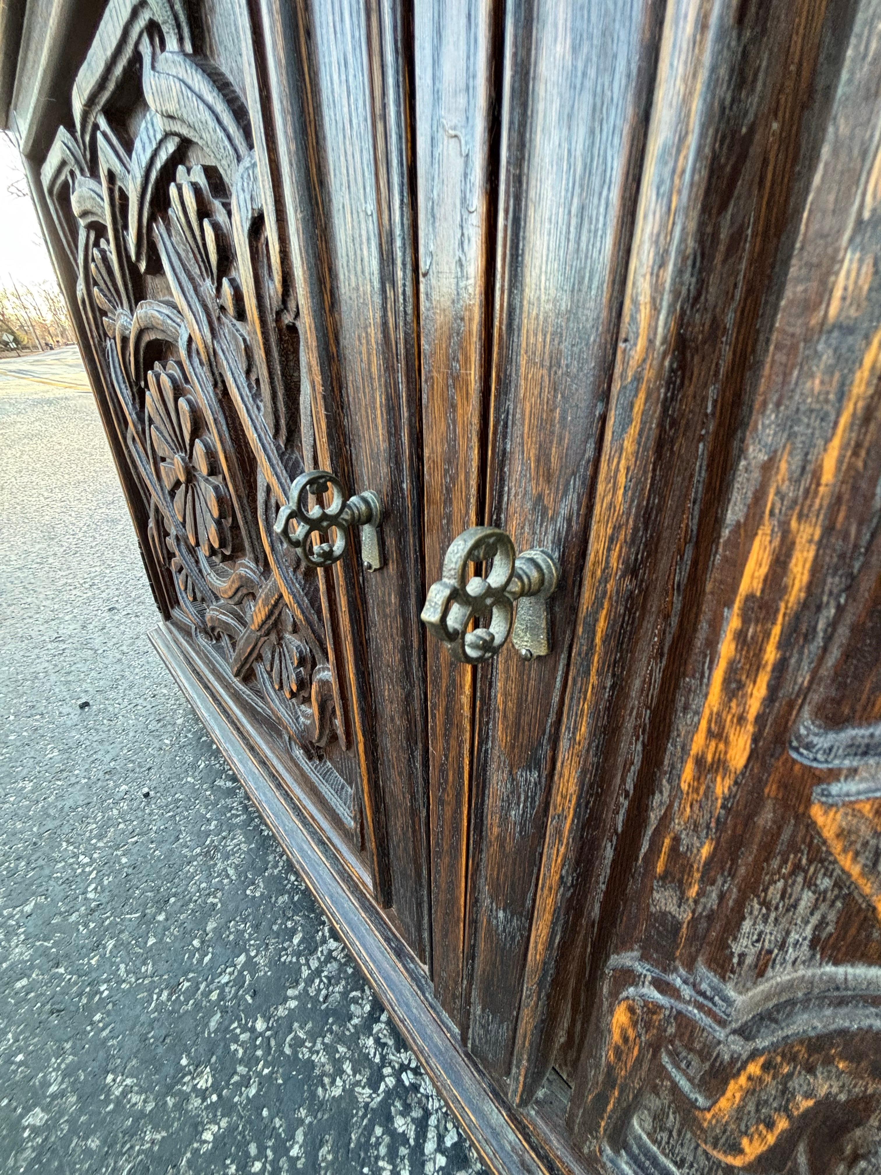Crédence Jamestown Lounge Company vintage sculptée à motifs floraux en vente 7