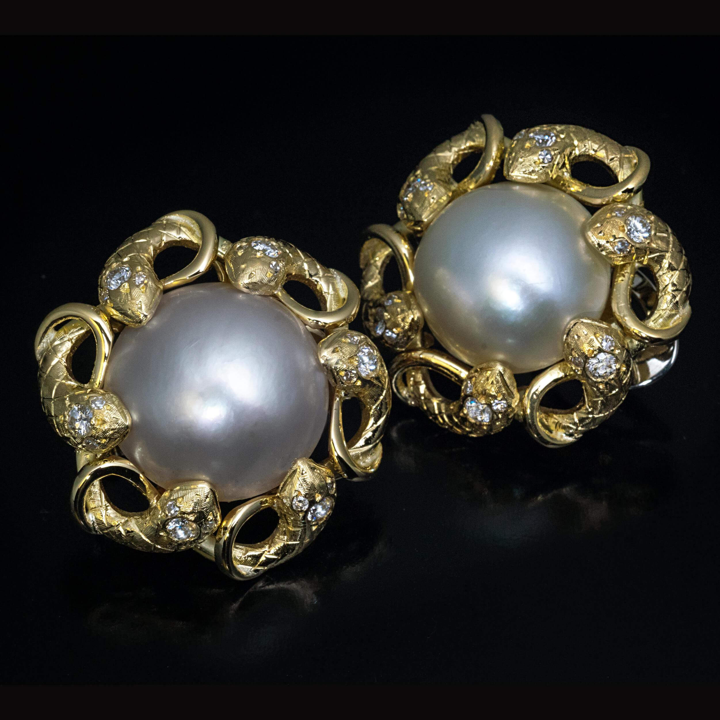 Vintage Carved Gold Pearl Diamond Snake Earrings In Good Condition For Sale In Chicago, IL
