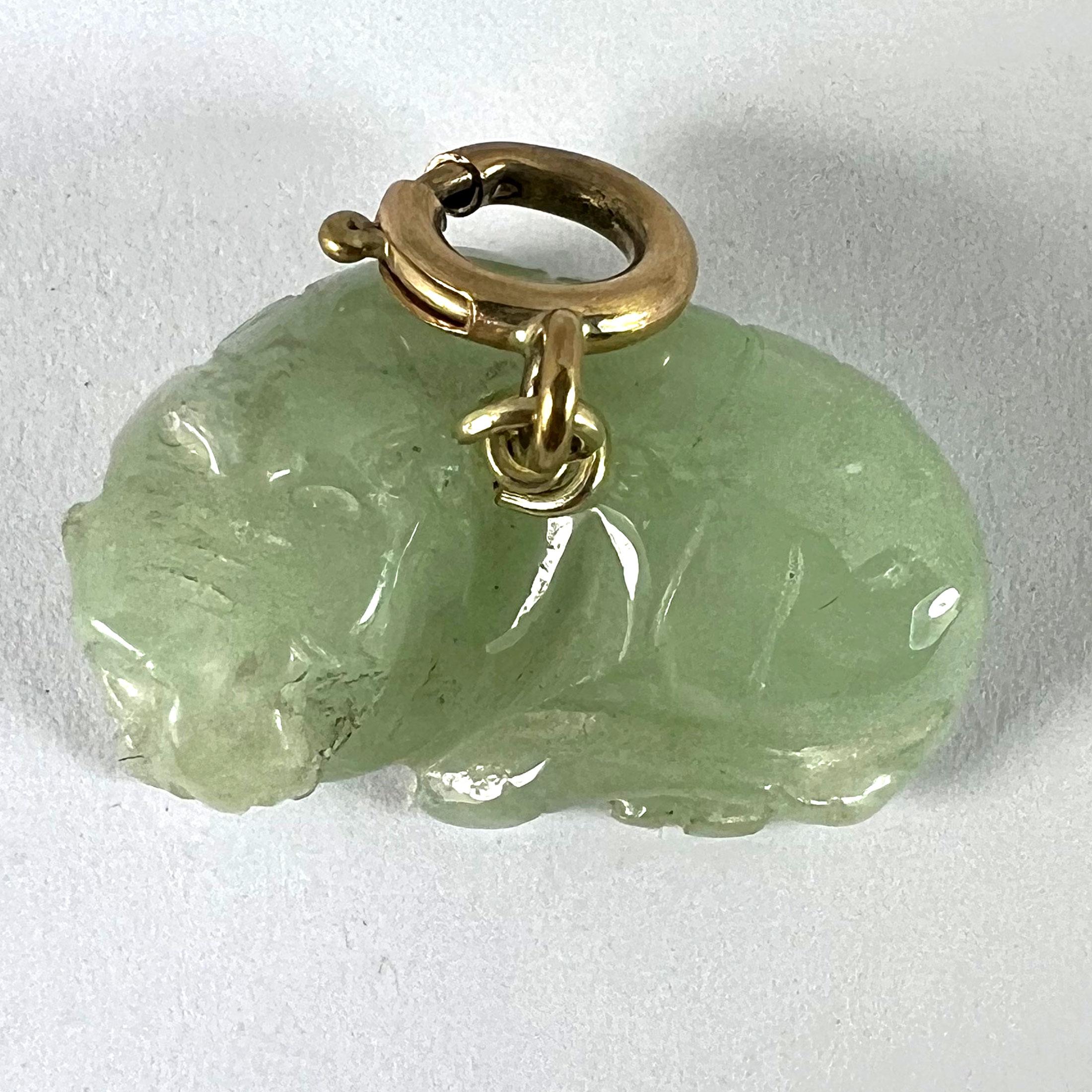 Ciondolo Charm d'epoca in oro giallo 9K con tigre di giada verde intagliata in vendita 8