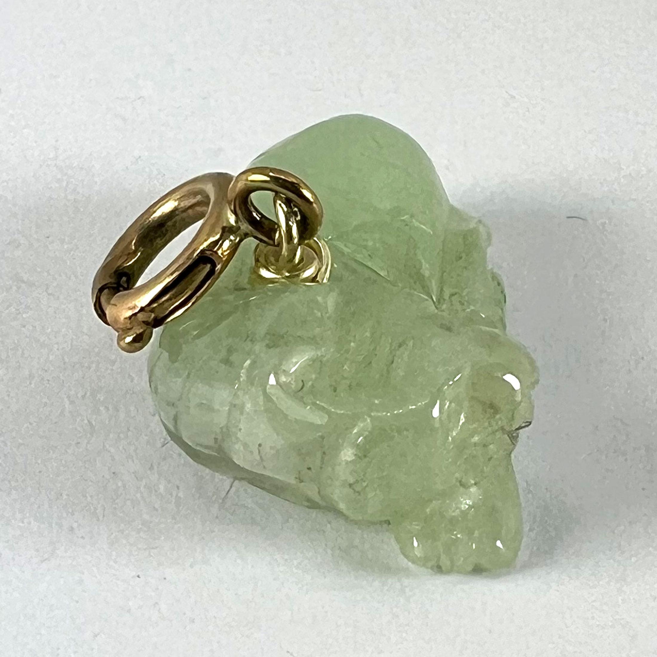 Ciondolo Charm d'epoca in oro giallo 9K con tigre di giada verde intagliata in vendita 11