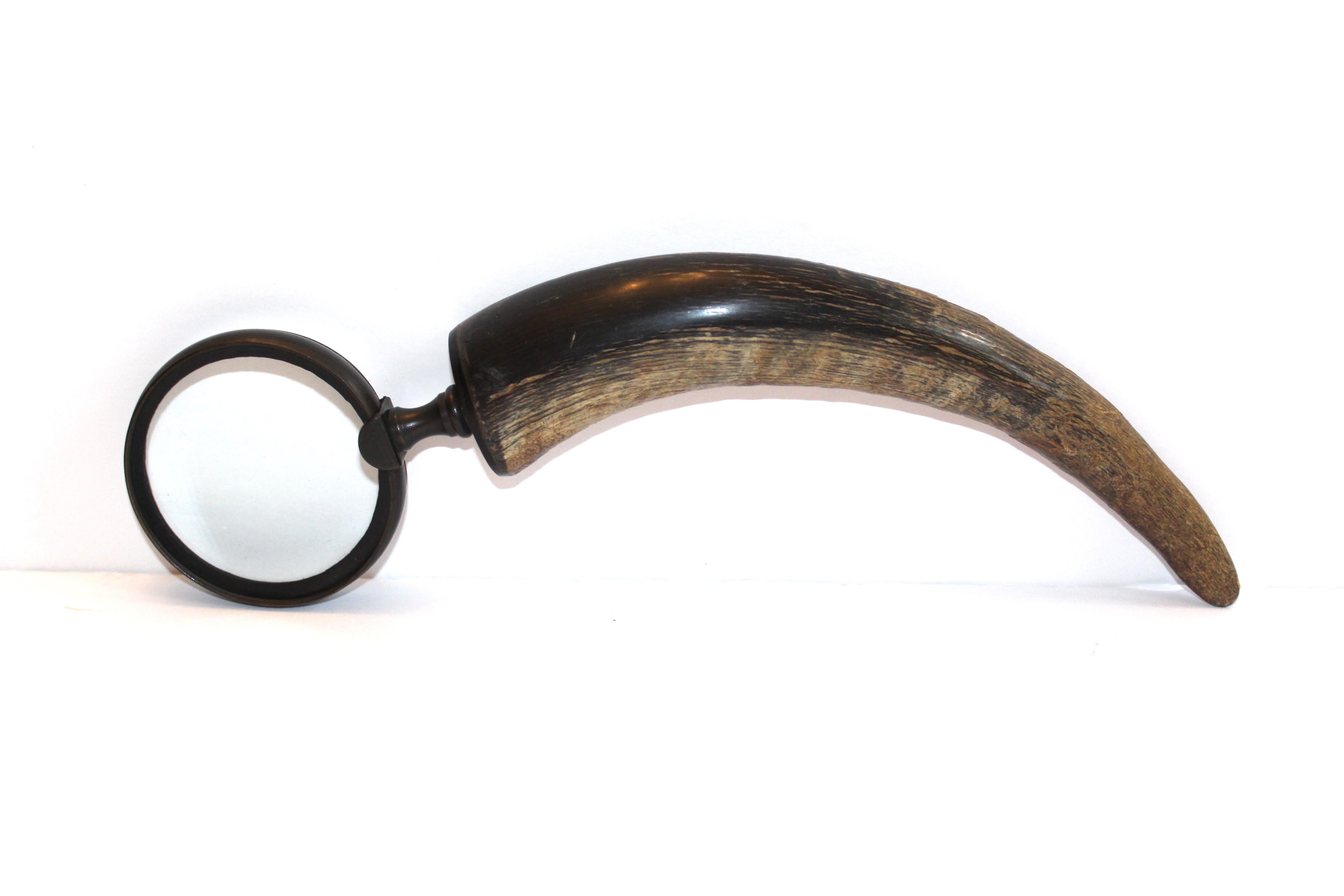 Handsome vintage natural horn magnifying glass. Hand carved details with metal fittings in antique bronze finish. Makes a chic addition to any desk set.