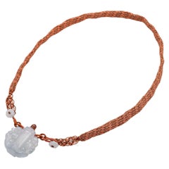 Collana con cordoncino in giada blu ghiaccio intagliata d'epoca