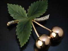 Vintage Carved Jade Diamond Gold Berry Brooch 1950s