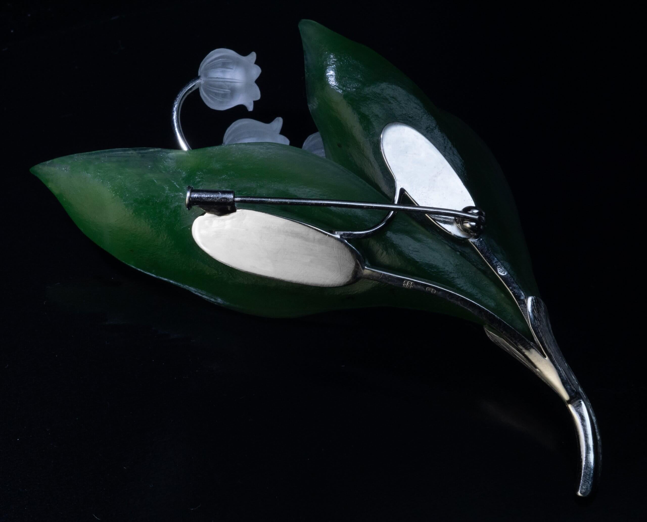 Vintage Carved Jade Rock Crystal Gold Lily of the Valley Brooch In Excellent Condition For Sale In Chicago, IL