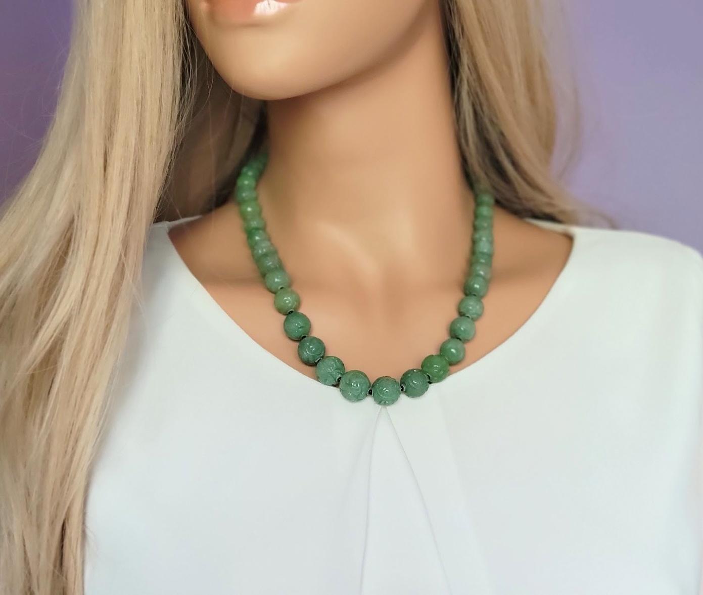 Vintage Carved Jade Shou Beads Necklace In Excellent Condition In Chesterland, OH