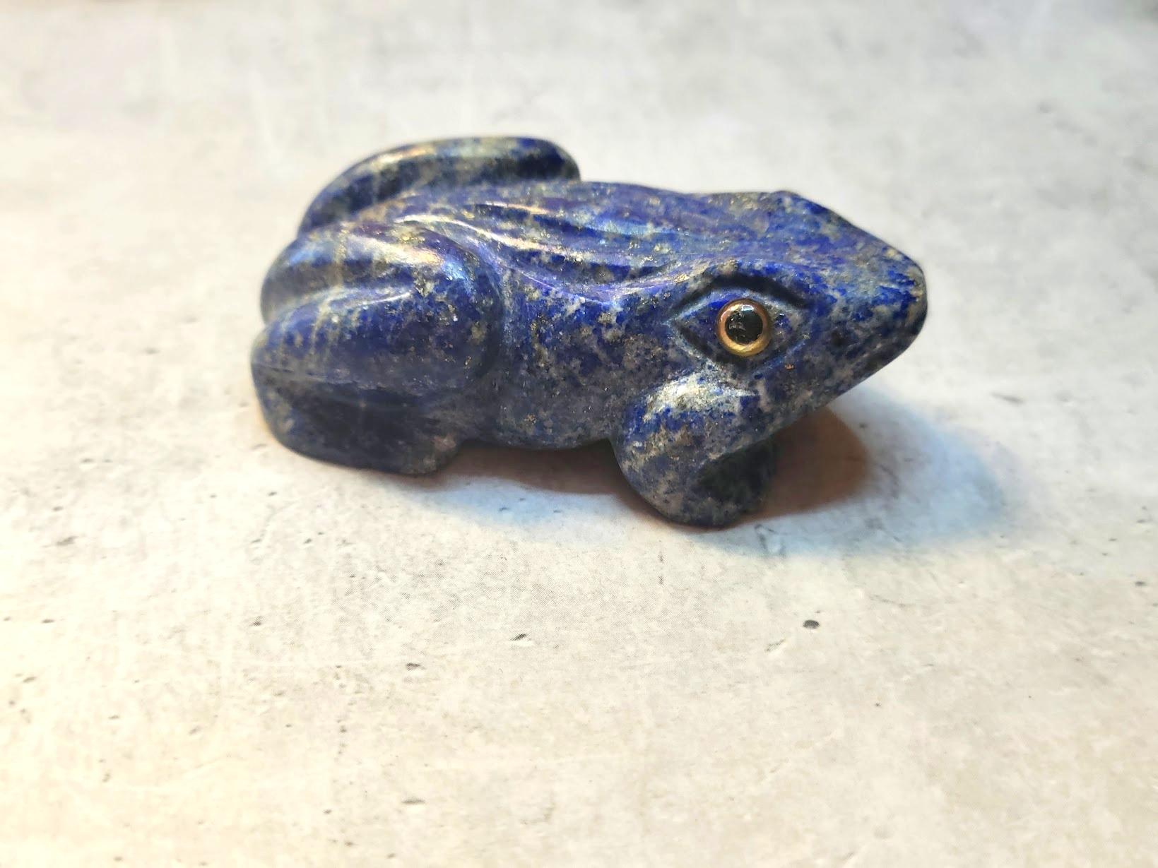 Vintage Carved Lapis Lazuli Frog Figurine In Excellent Condition In Chesterland, OH