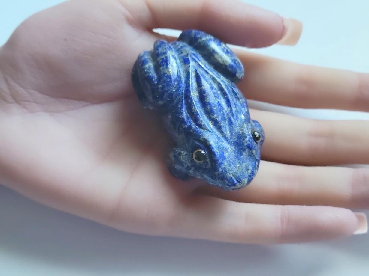 Women's or Men's Vintage Carved Lapis Lazuli Frog Figurine