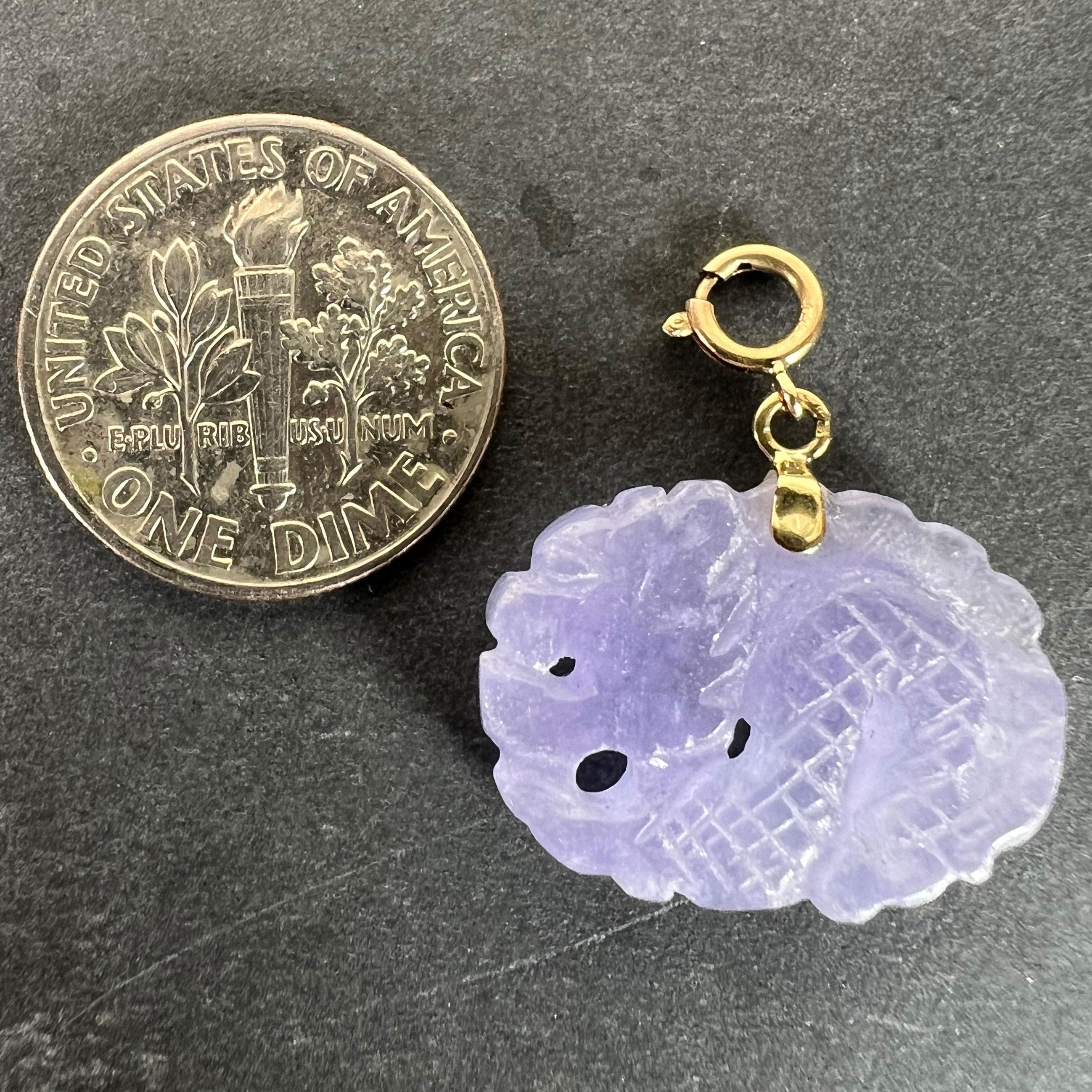Ciondolo Charm d'epoca in oro giallo 14K con drago di giada lavanda intagliato in vendita 5