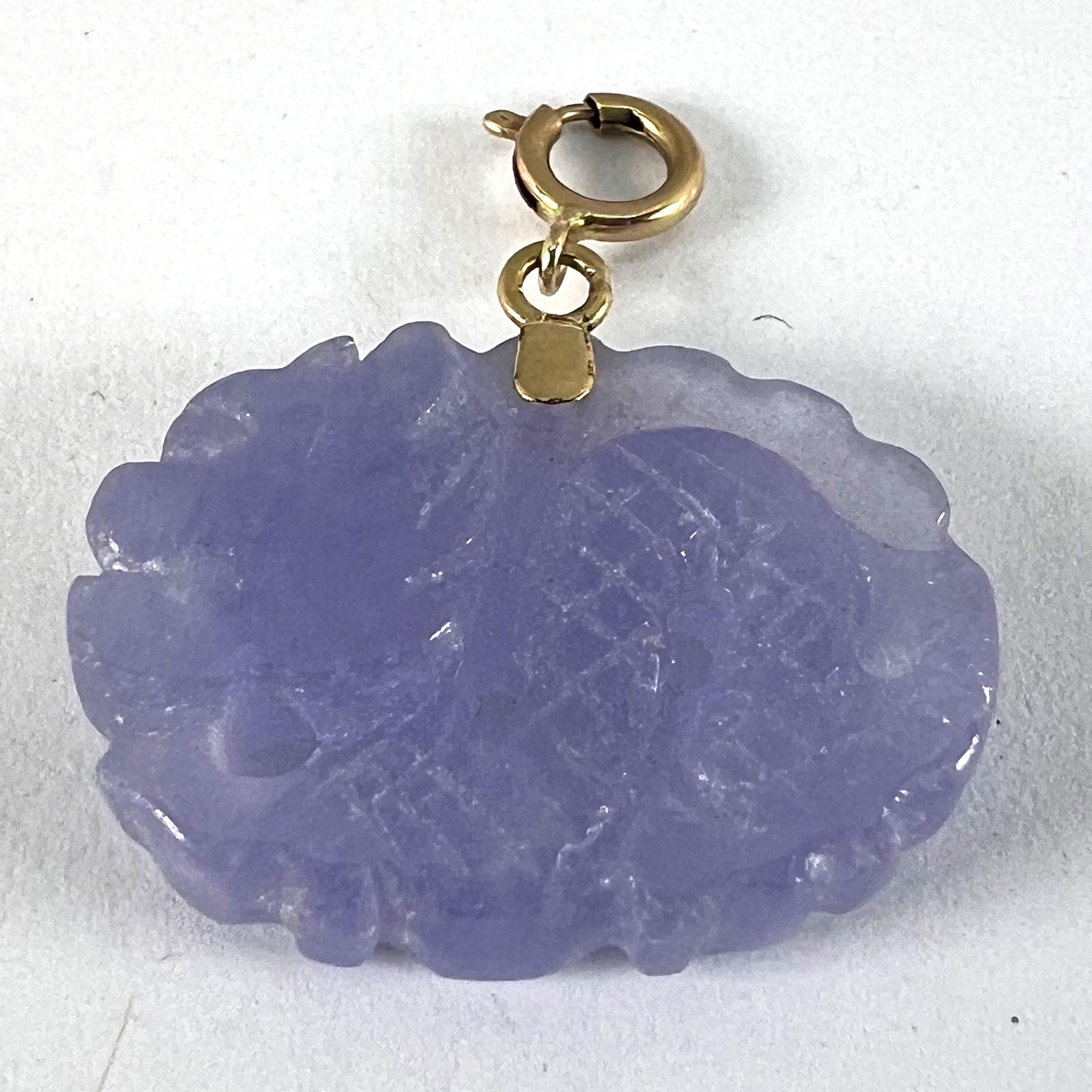 Ciondolo Charm d'epoca in oro giallo 14K con drago di giada lavanda intagliato in vendita 7
