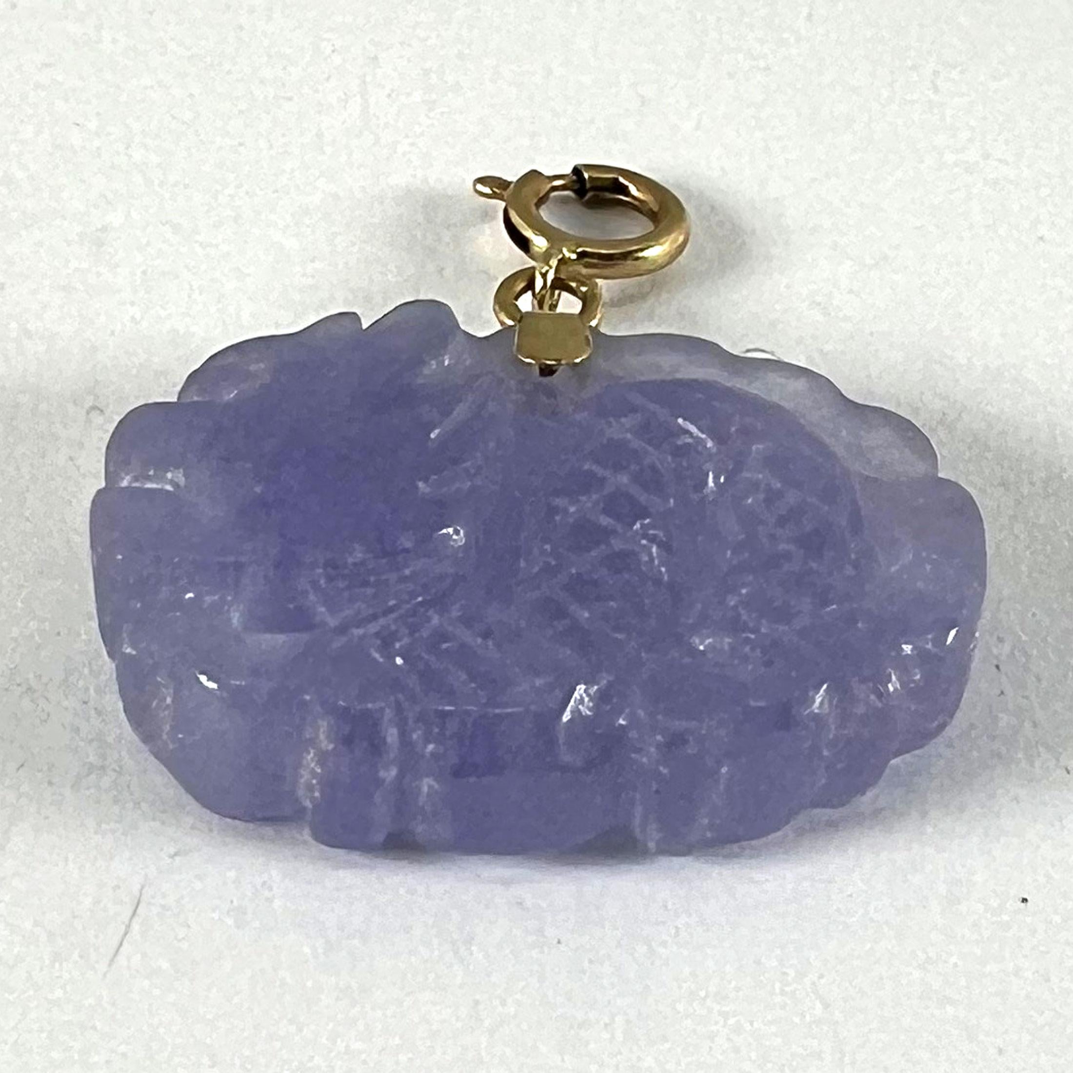 Ciondolo Charm d'epoca in oro giallo 14K con drago di giada lavanda intagliato in vendita 8