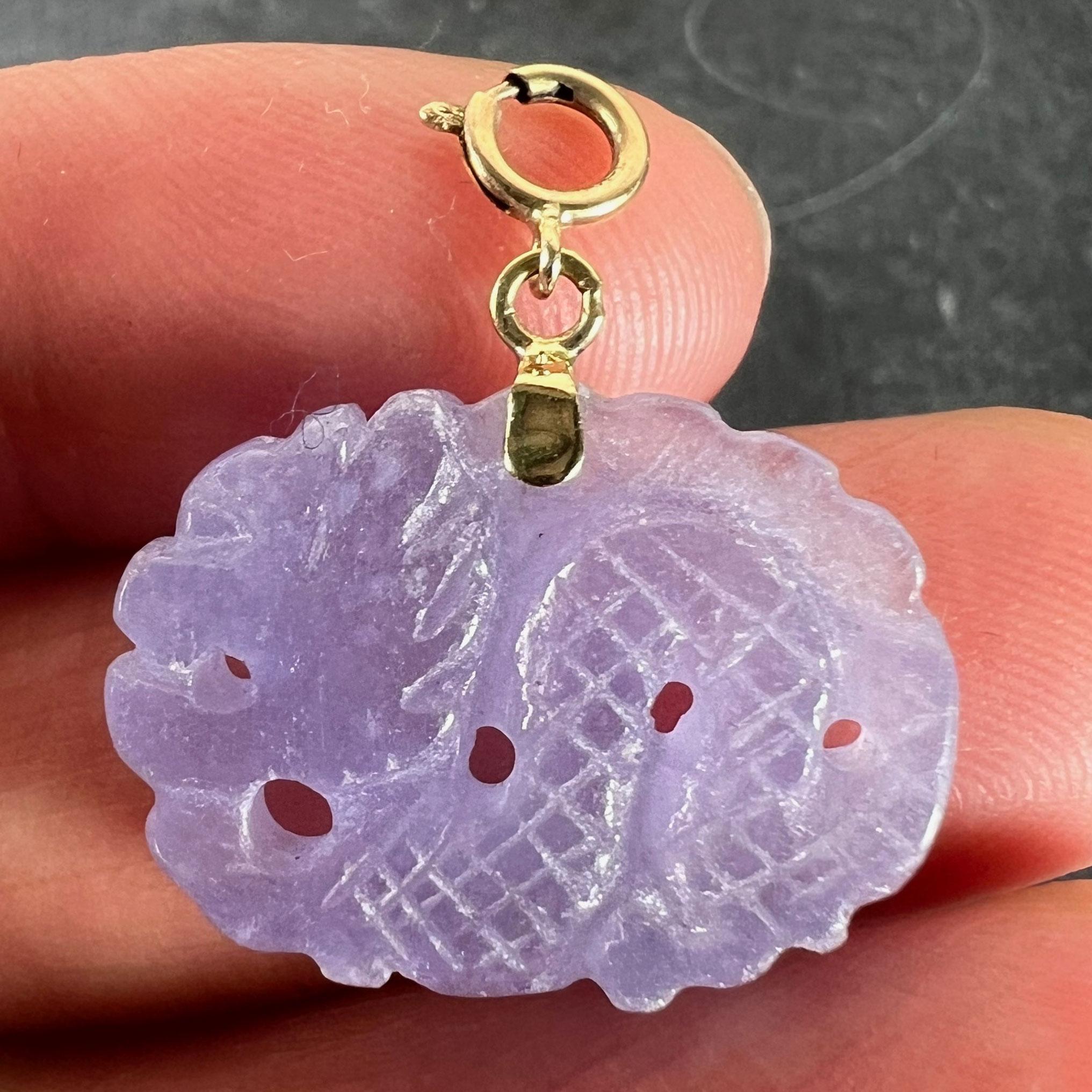 da uomo o donna Ciondolo Charm d'epoca in oro giallo 14K con drago di giada lavanda intagliato in vendita