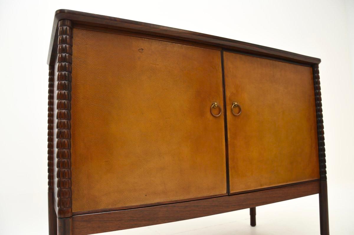 Vintage geschnitzt Leder Front Sideboard im Angebot 4