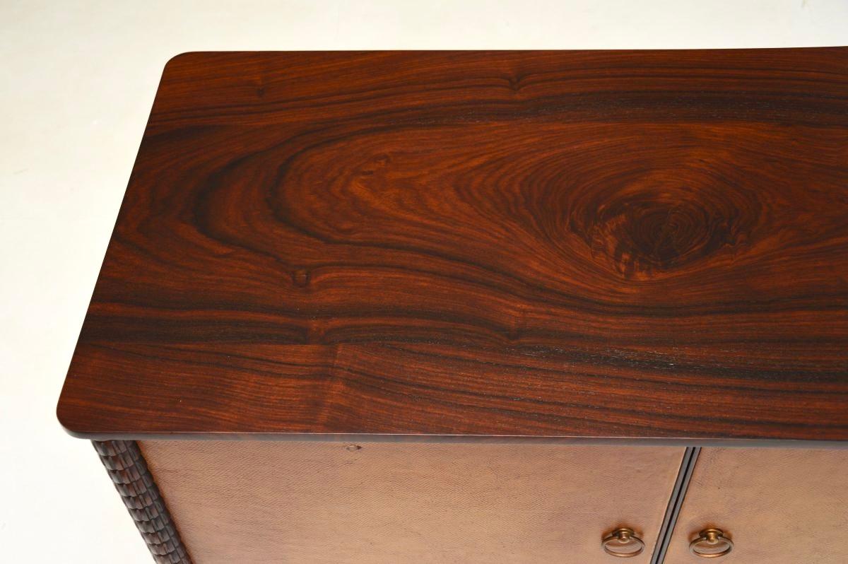 Vintage geschnitzt Leder Front Sideboard im Angebot 2