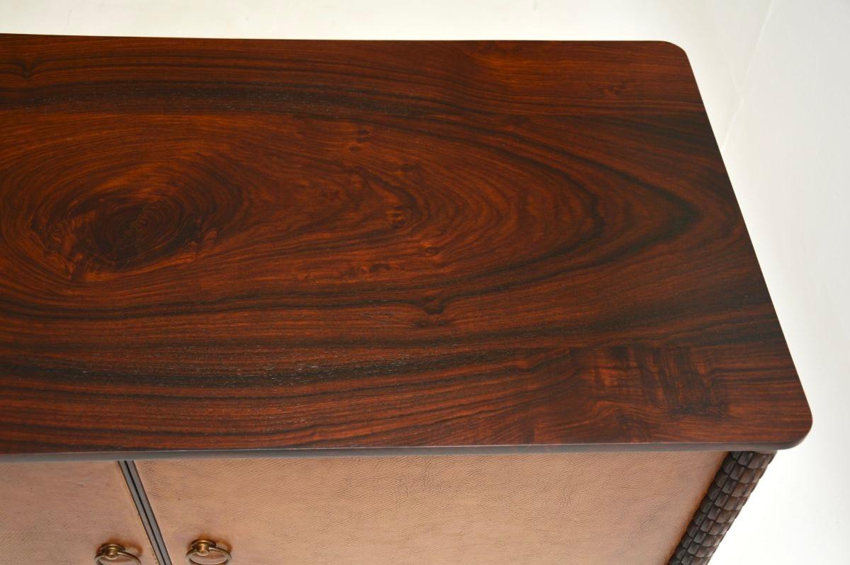 Vintage geschnitzt Leder Front Sideboard im Angebot 3