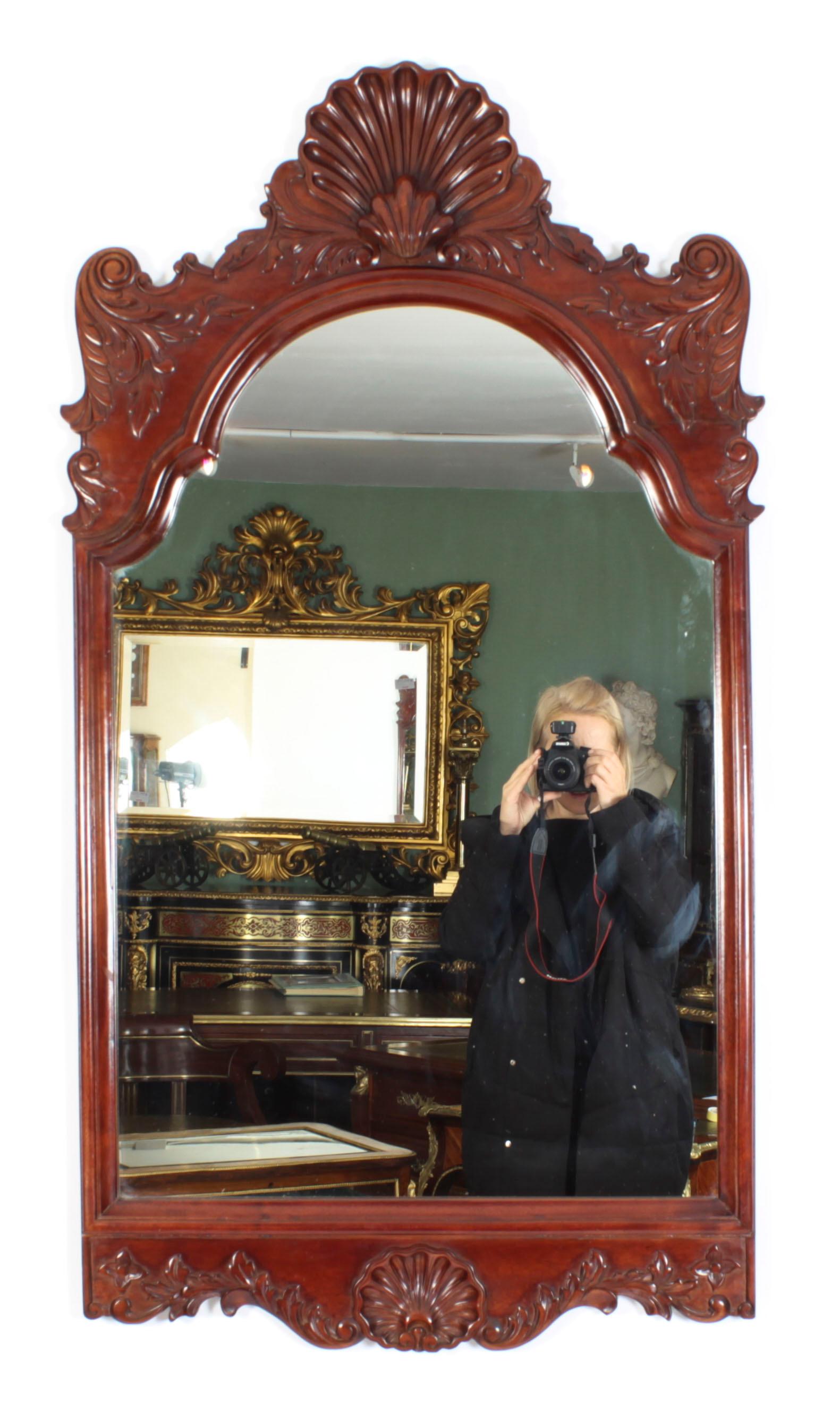 Vieux Miroir en acajou sculpté Milieu du 20eme siècle en vente 4