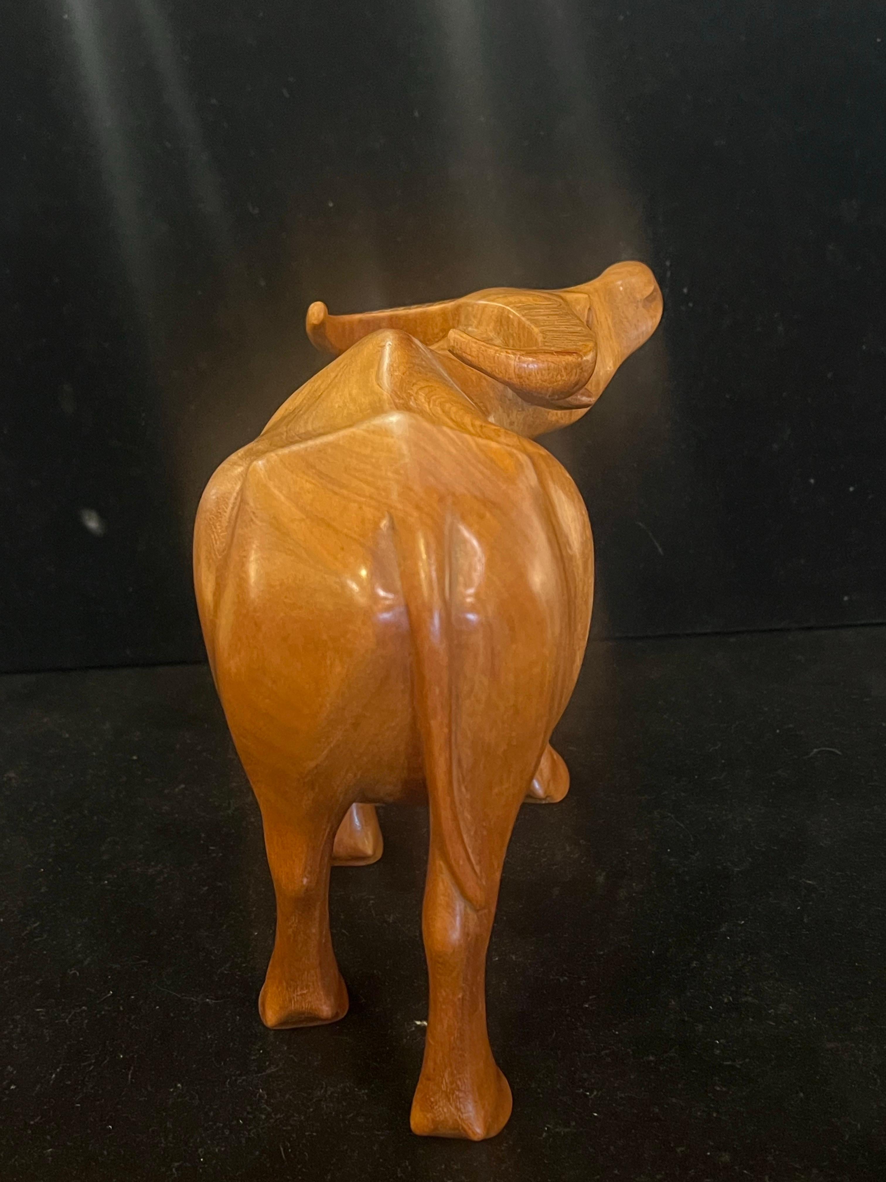 Bohémien Scultura di manzo in mogano intagliato vintage in vendita