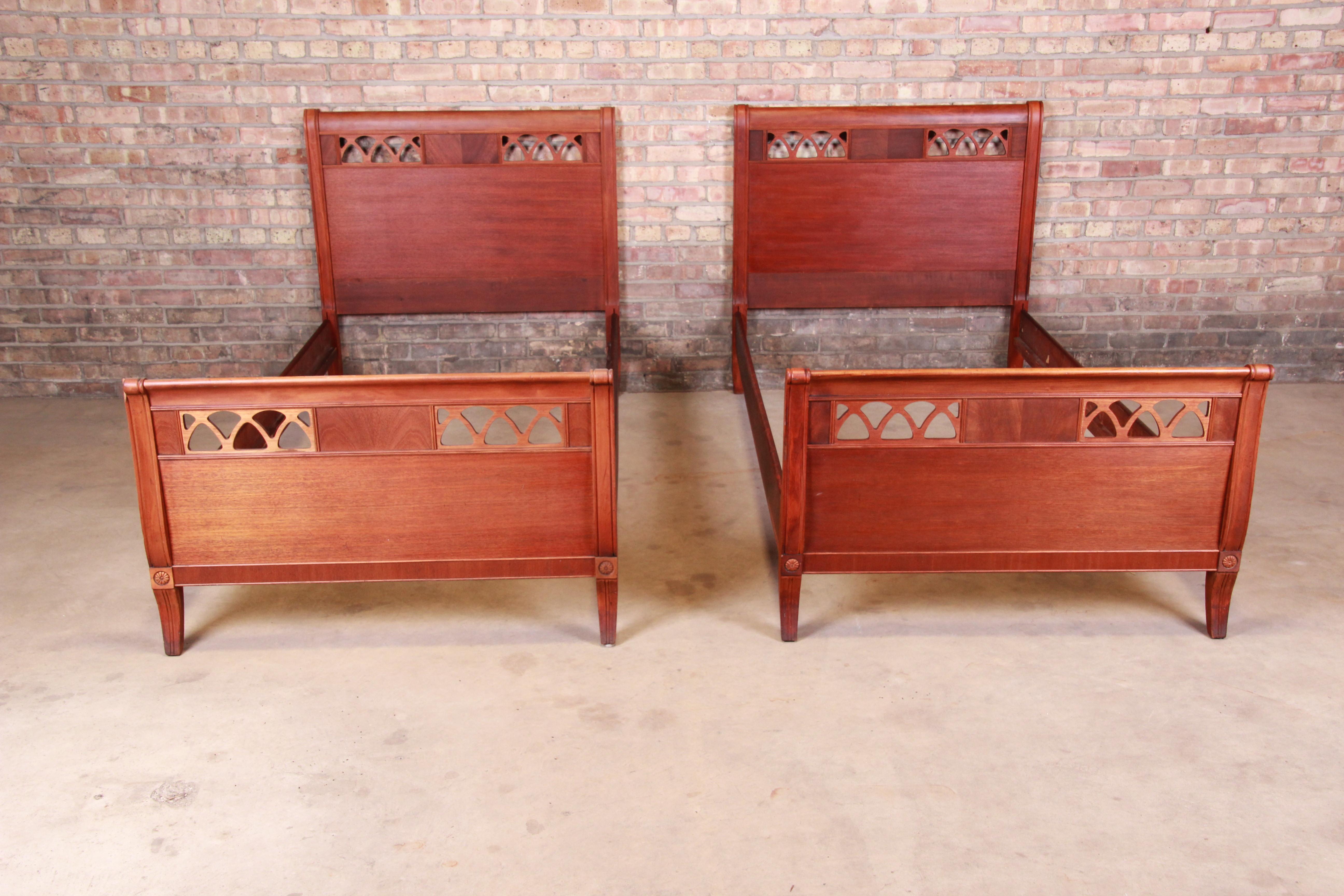 A gorgeous pair of carved mahogany twin size bed frames

USA, 1950s

Measures: 41.5