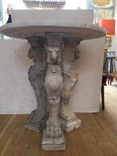 Piédestaux tripodestaliques Gargoyle en marbre sculpté avec rare table supérieure en marbre incrusté