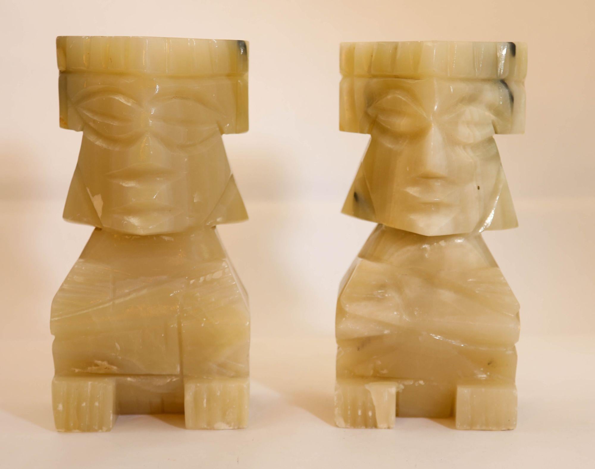 Vintage geschnitzt mexikanischen Azteken Maya Figur Onyx Stone Buchstützen 1950er Jahre im Angebot 3