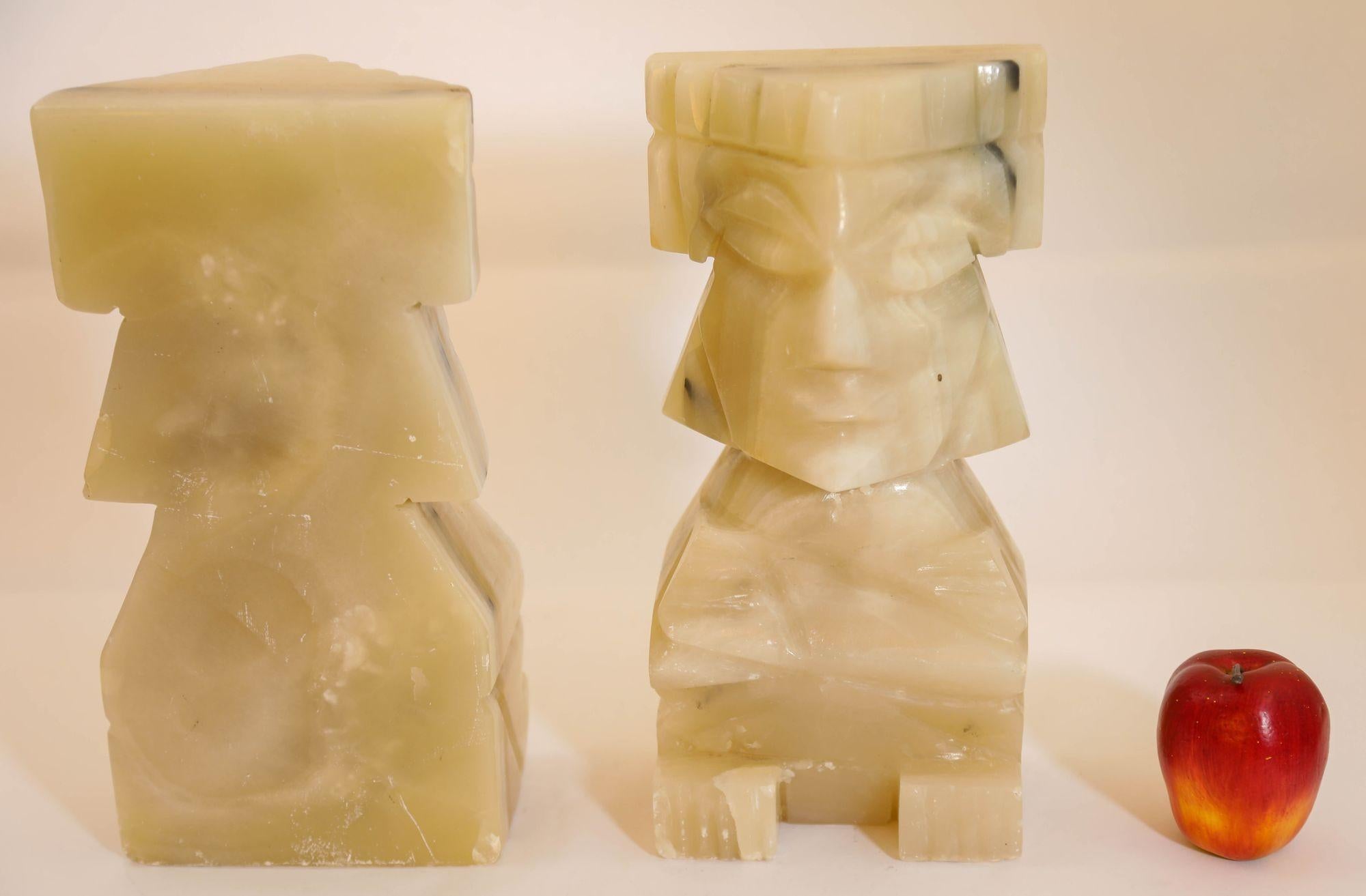 Vintage geschnitzt mexikanischen Azteken Maya Figur Onyx Stone Buchstützen 1950er Jahre im Angebot 4