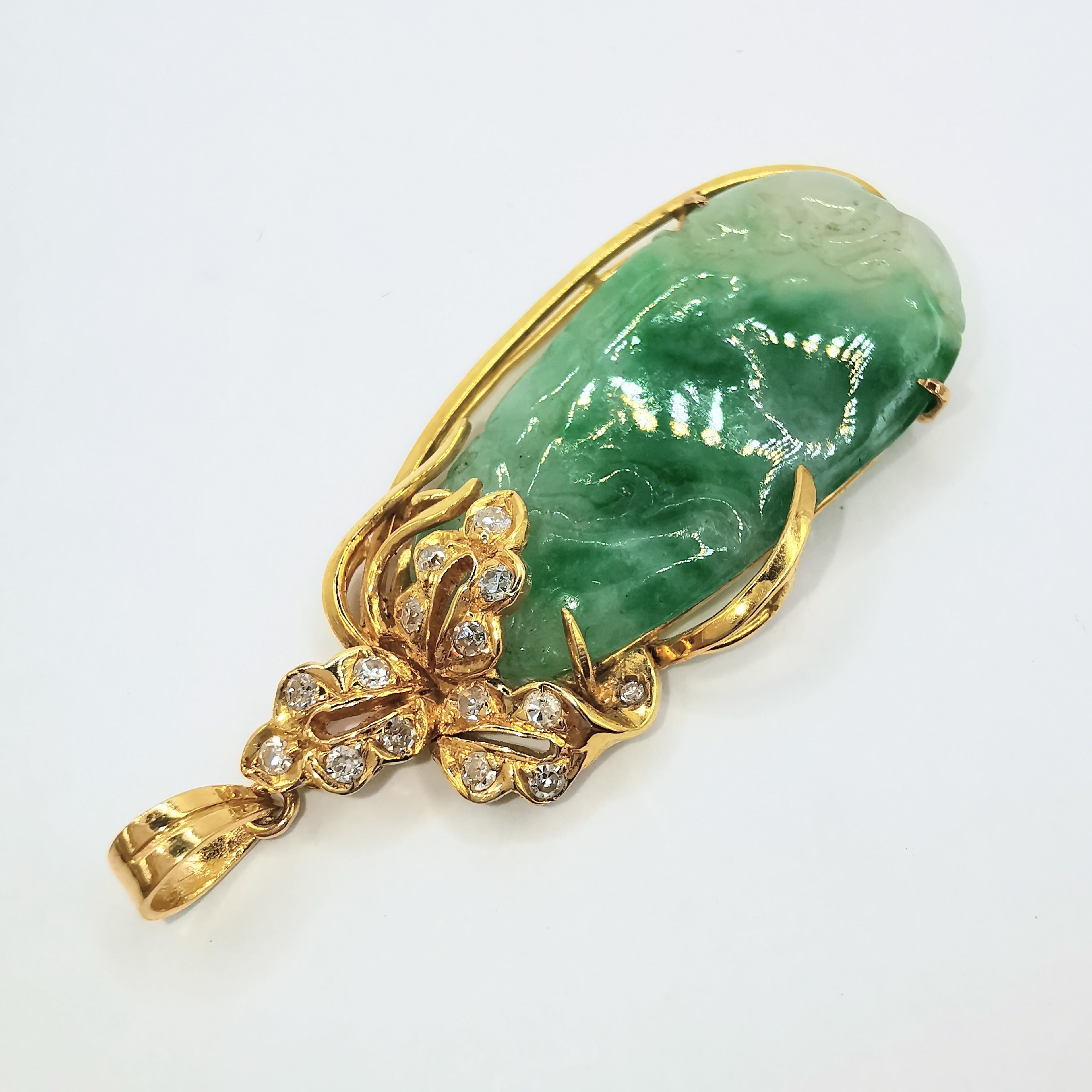 Retro Vintage Carved Natural Jadeite Jade and Diamond Pendant Necklace in Yellow Gold For Sale