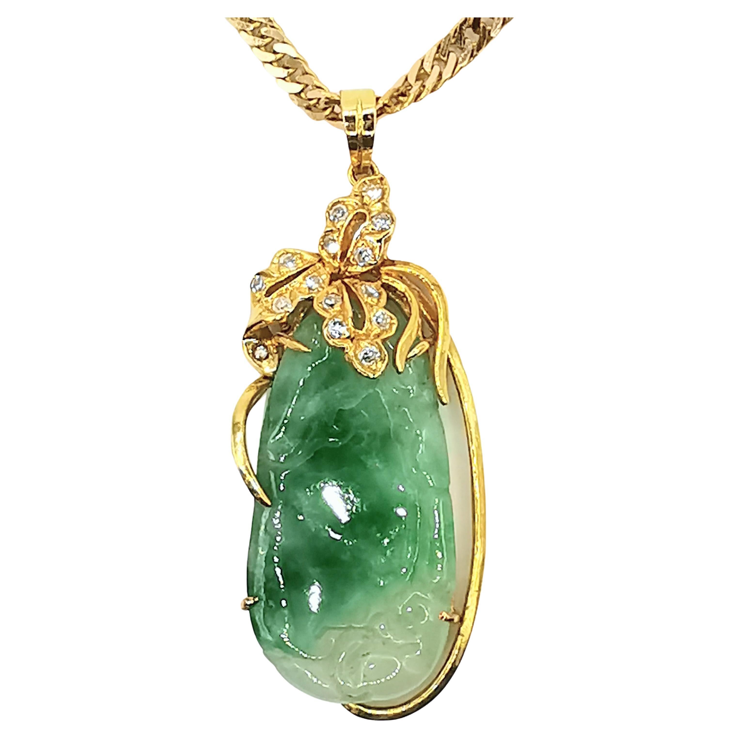 Vintage Carved Natural Jadeite Jade and Diamond Pendant Necklace in Yellow Gold For Sale