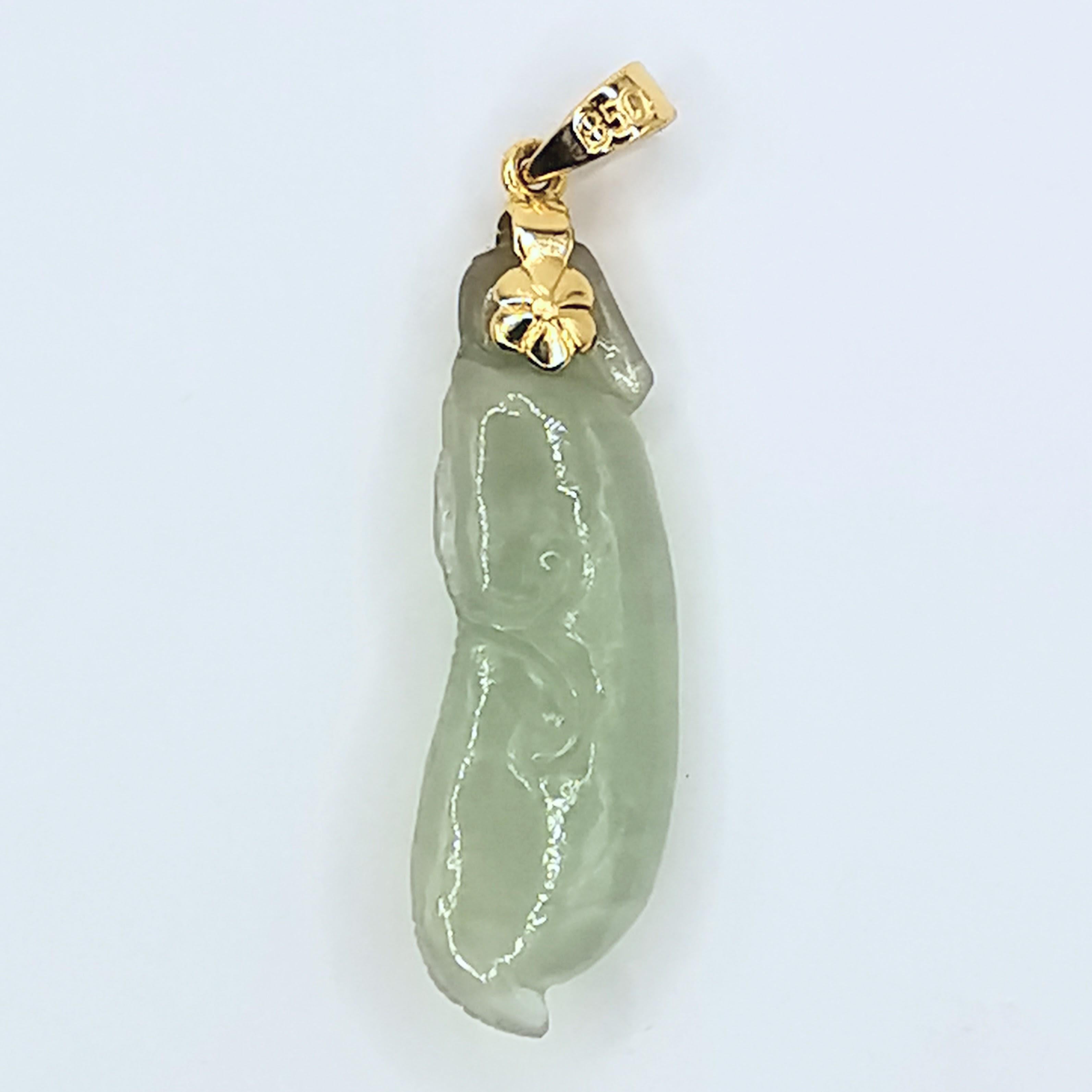 Retro Vintage Carved Natural Jadeite Jade Diamond Pendant Necklace in Yellow Gold For Sale