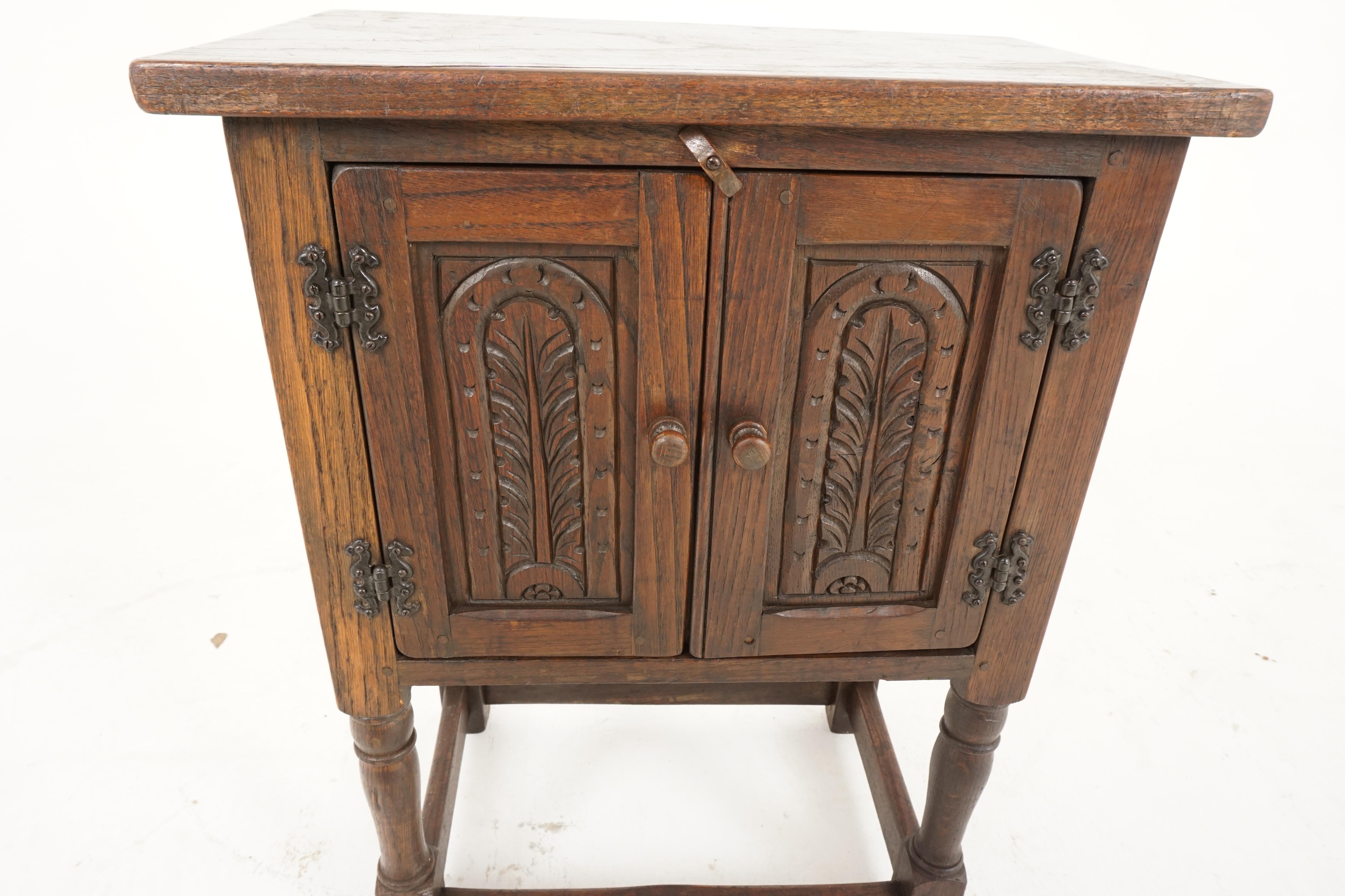 Hand-Crafted Vintage Carved Oak 2 Door Nightstand, End or Lamp Table, Scotland 1930, B2291