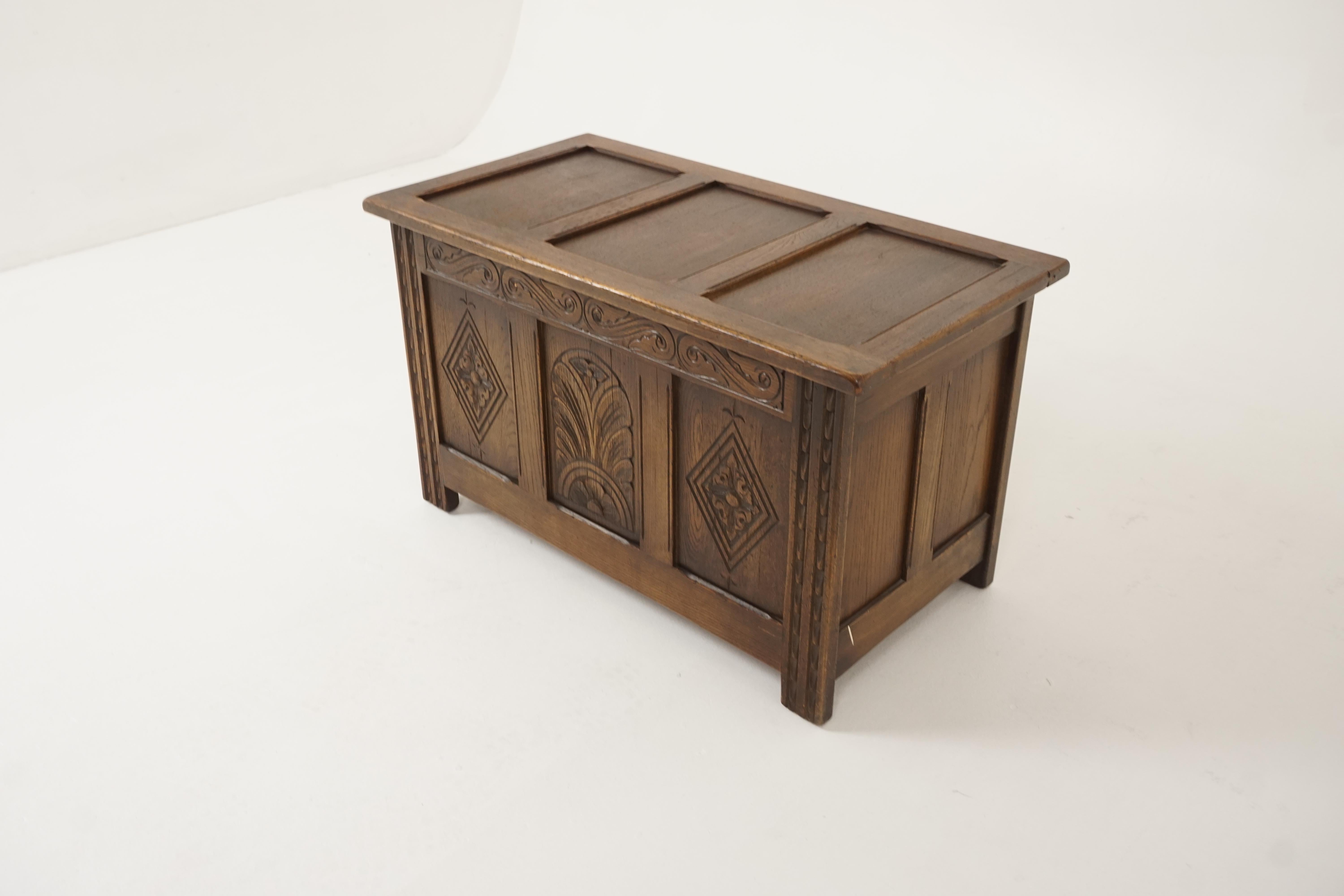 Vintage carved oak box, blanket box, toy box, coffee table, Scotland 1940, B2312

Scotland, 1940
Solid oak
Original finish
Three paneled top with paneled sides
Three paneled carved oak front
Very condition

B2312

Measures: 32.5